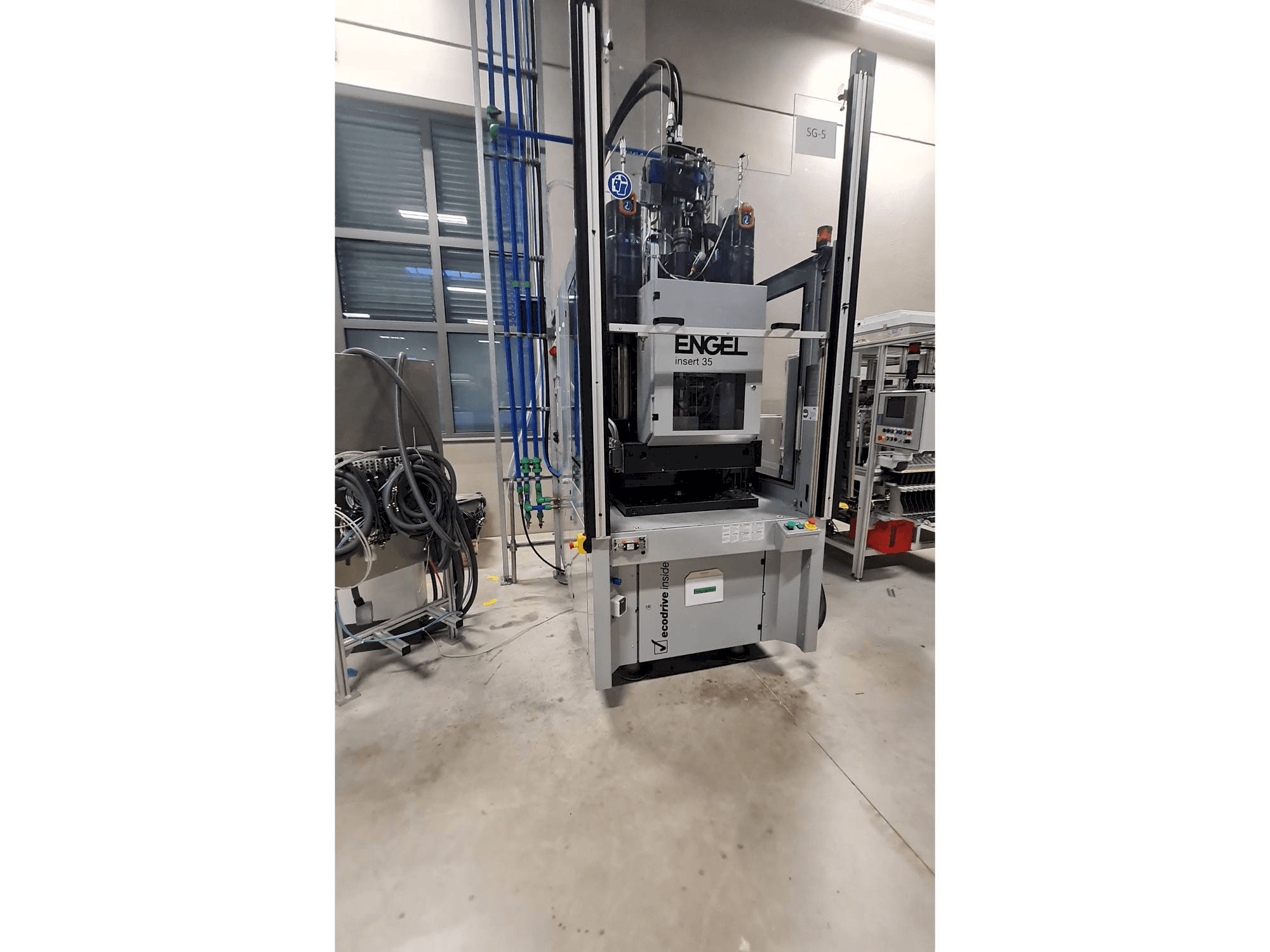 Vista frontale della macchina Engel insert 60V-35 single XS ecodrive