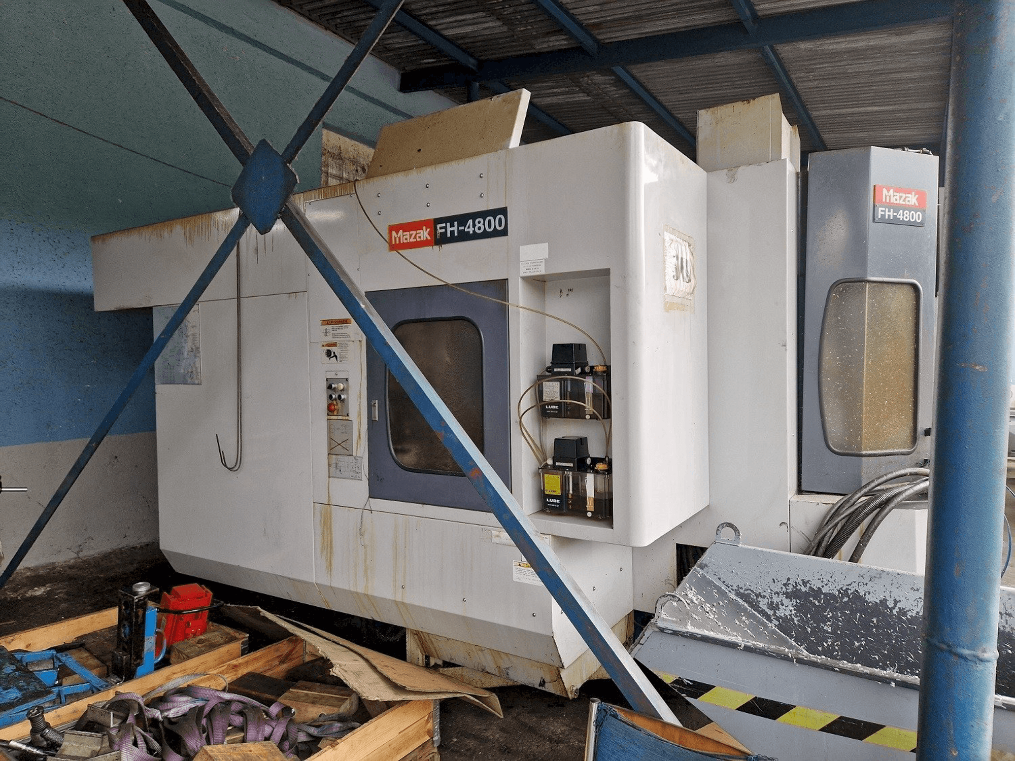 Vista frontale della macchina Mazak