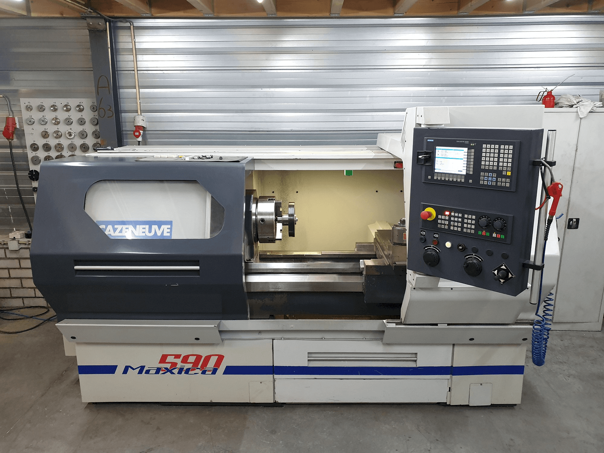 Vista frontale della macchina CAZENEUVE MAXICA 590