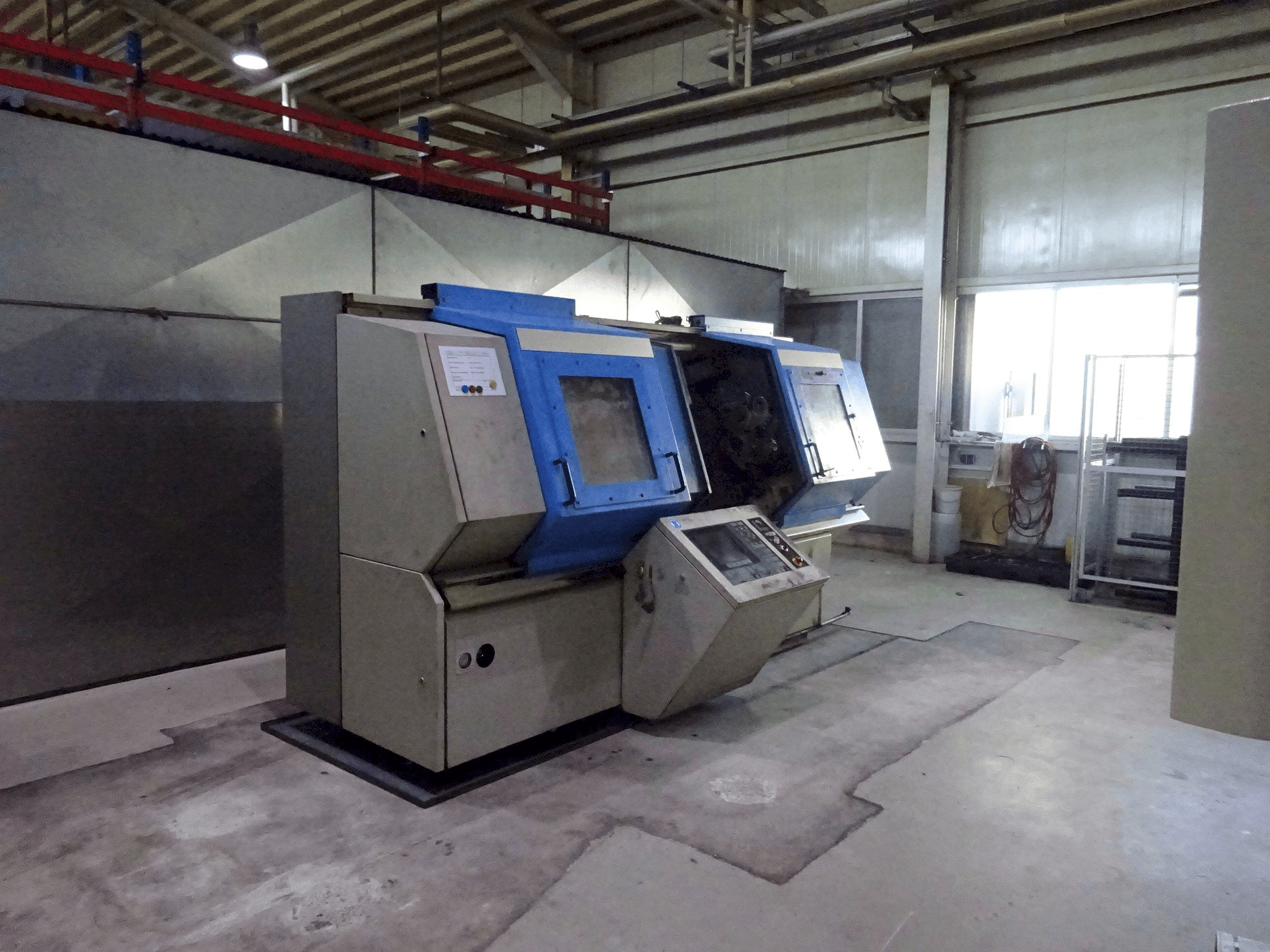 Vista frontale della macchina BOEHRINGER VDF 180 C