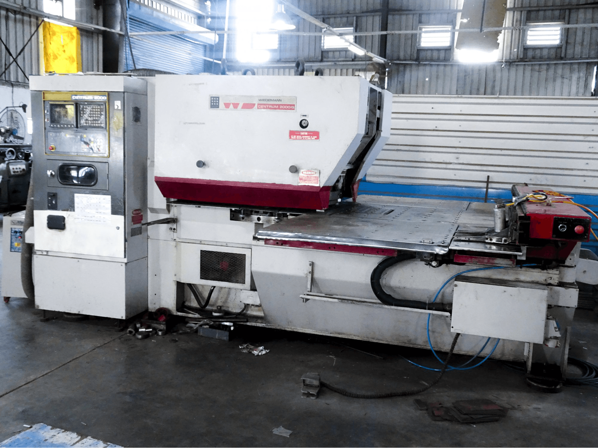 Vista lato destro della macchina Murata Wiedemann C-2000