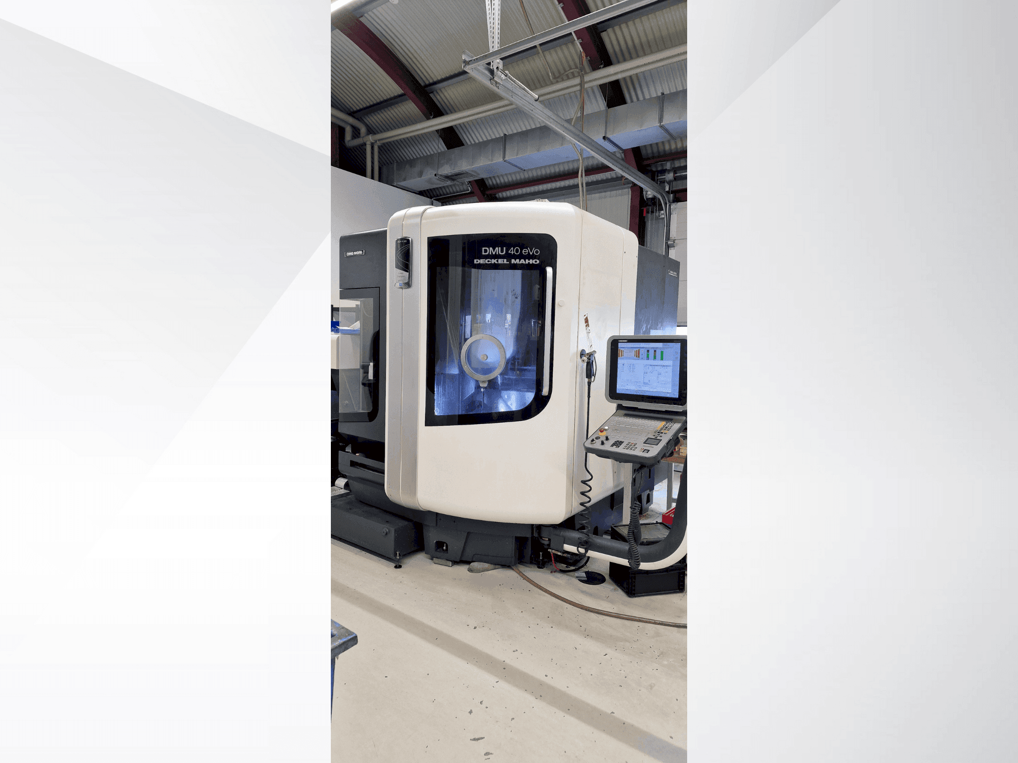 Vista frontale della macchina DMG DECKEL MAHO DMU 40 evo