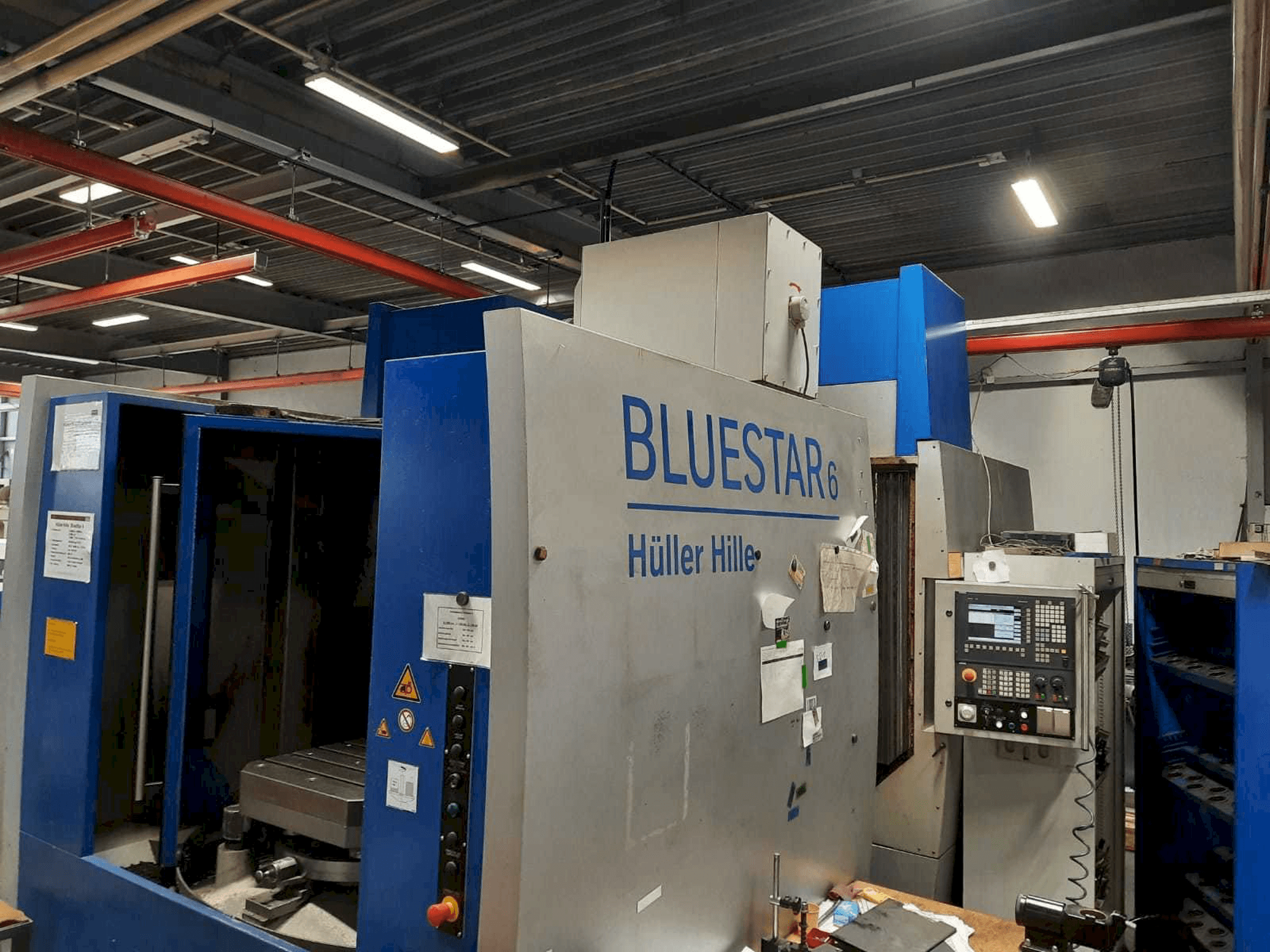 Vista frontale della macchina Hueller Hille Bluestar 6