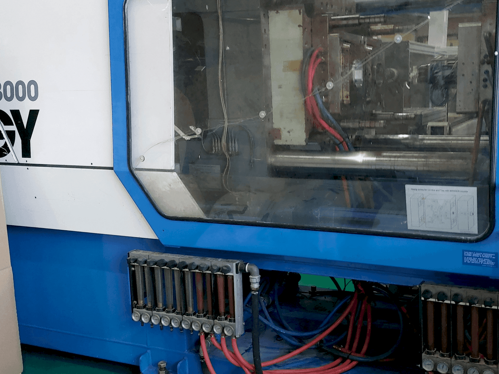 Vista frontale della macchina Netstal S 300 – 1700