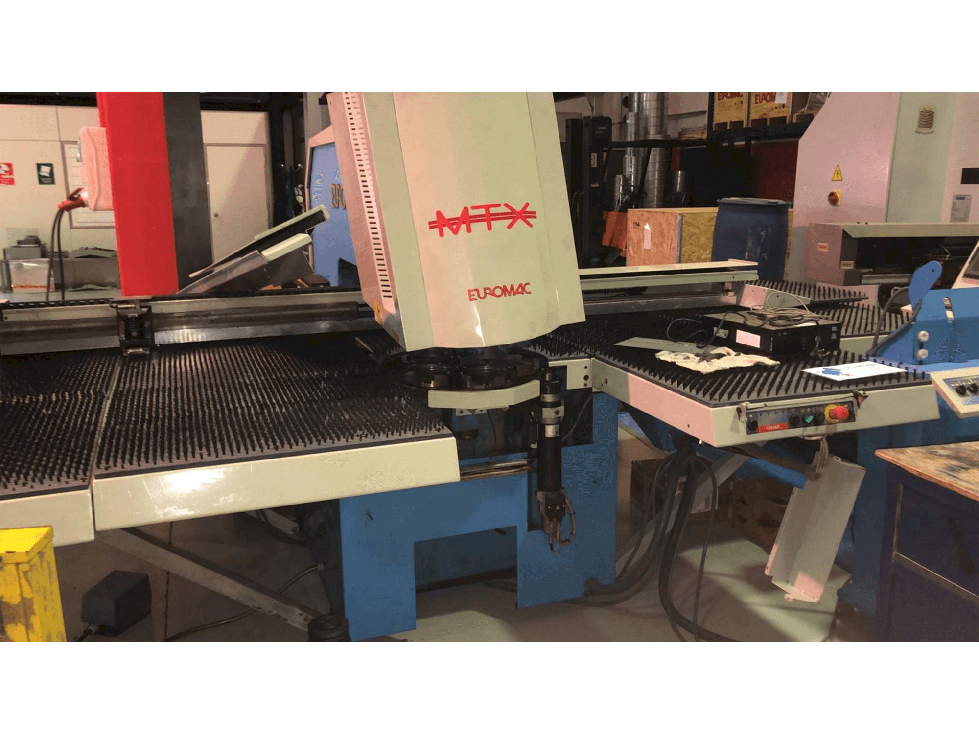 Vista frontale della macchina Euromac MTX 1250/30 - 2000