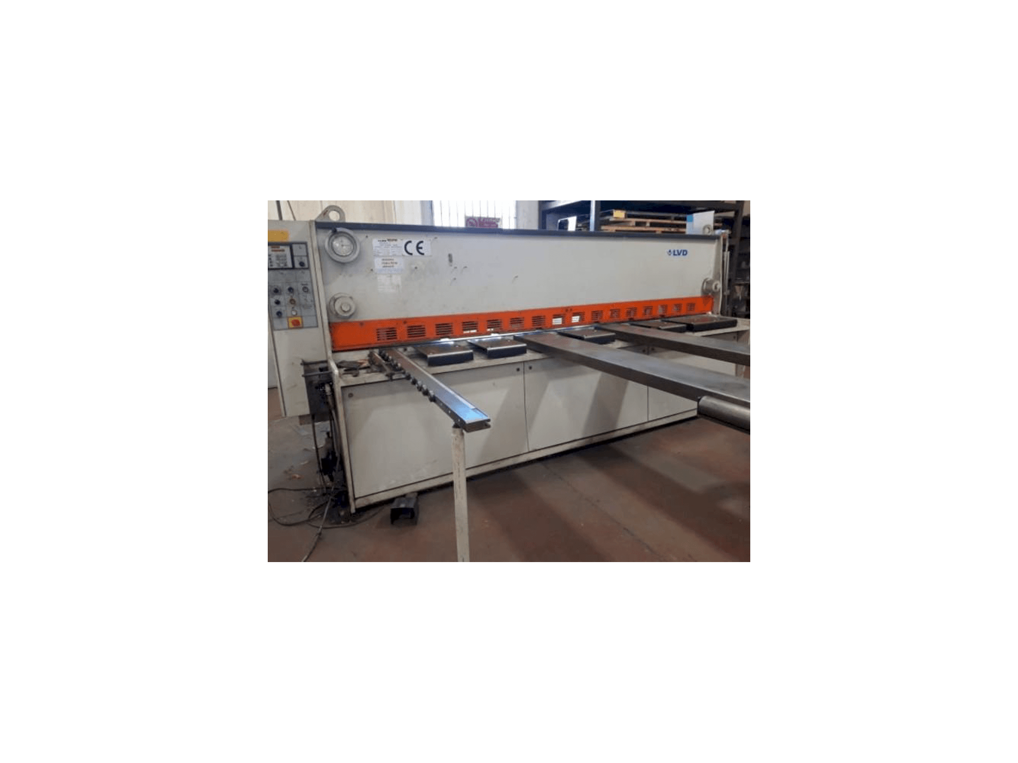 Vista frontale della macchina LVD LDR 3000mm x 6mm