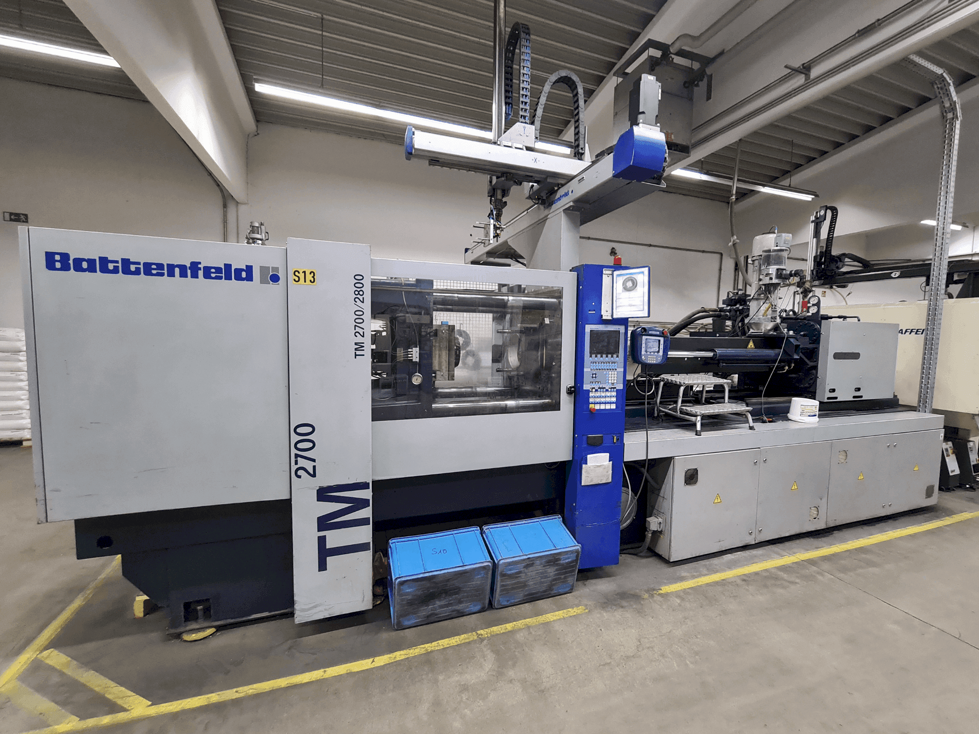 Vista frontale della macchina Battenfeld TM 2700/2800