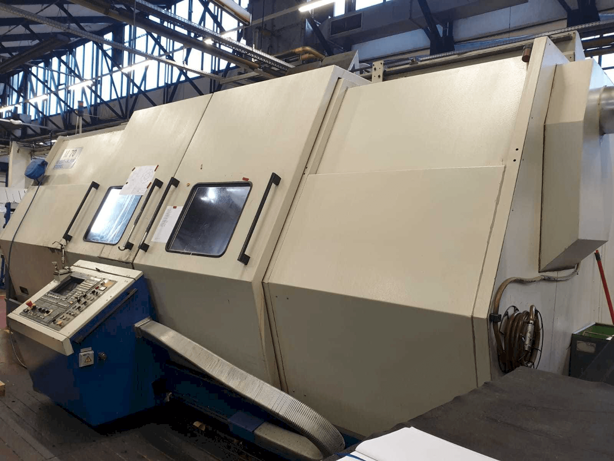 Vista frontale della macchina WFL M70