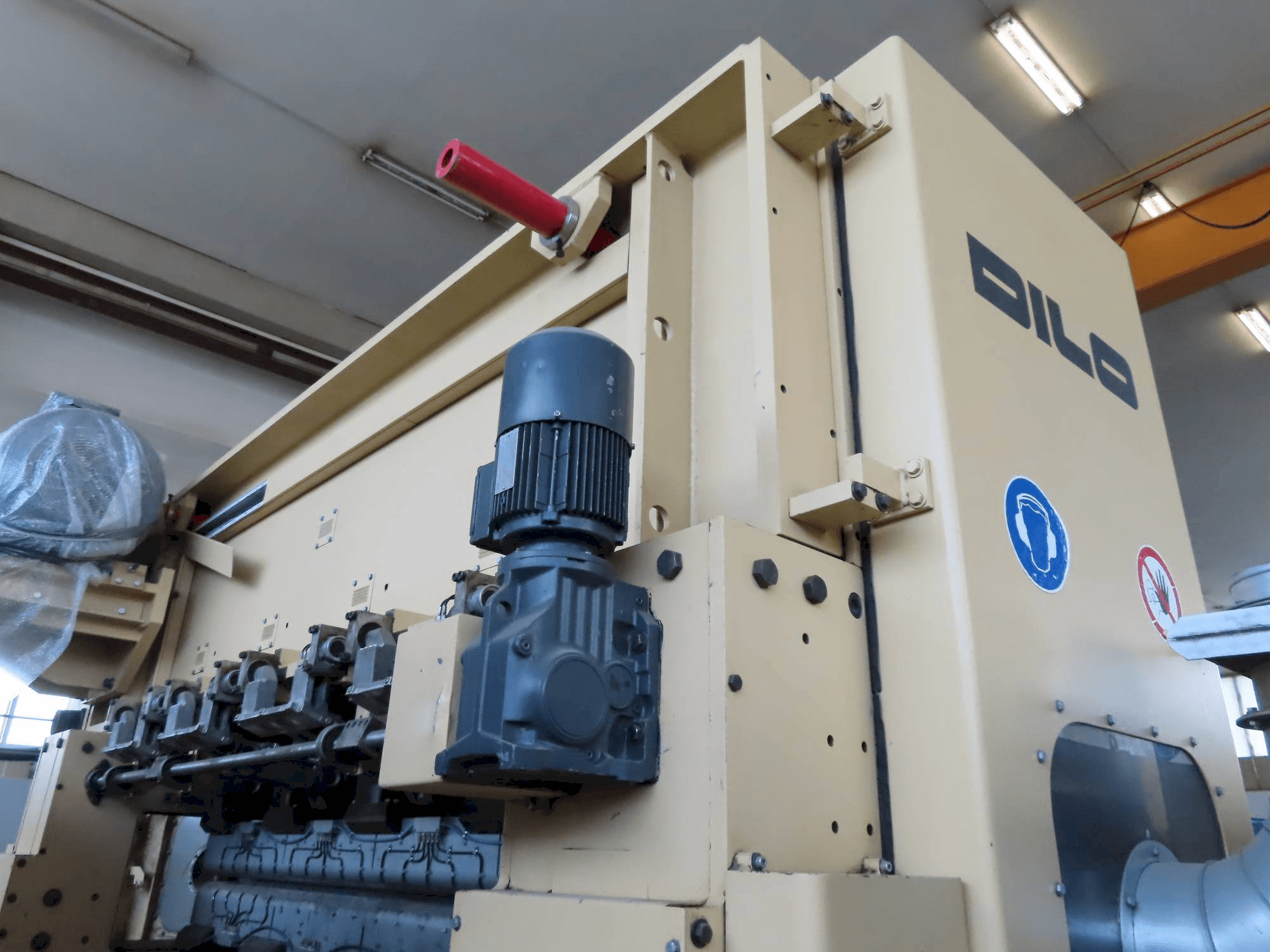 Vista frontale della macchina DI-LOOM CBF 25 OUG-I HVXL 25