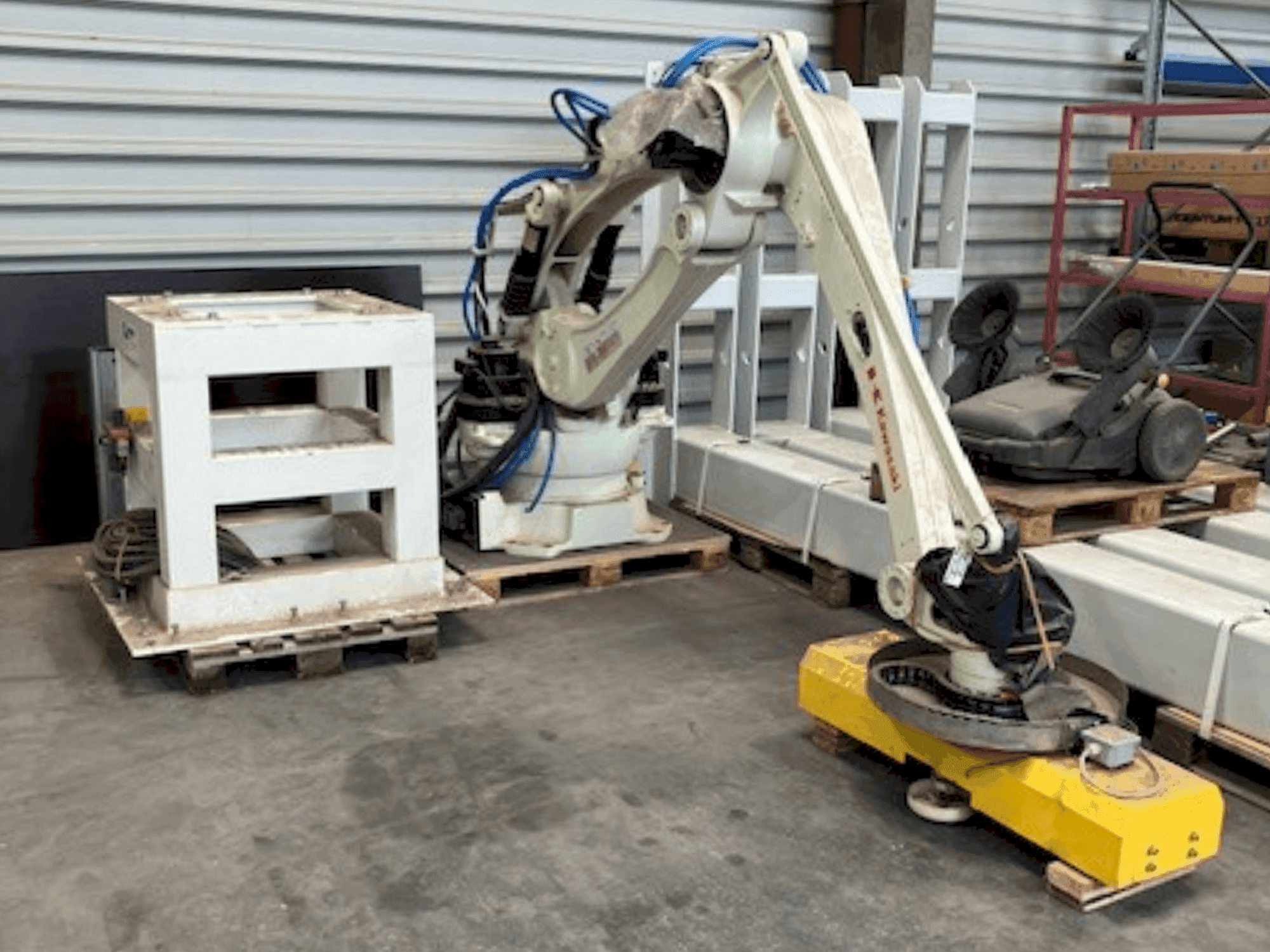 Vista frontale della macchina Kawasaki 3CP180L-AC03 (2018)