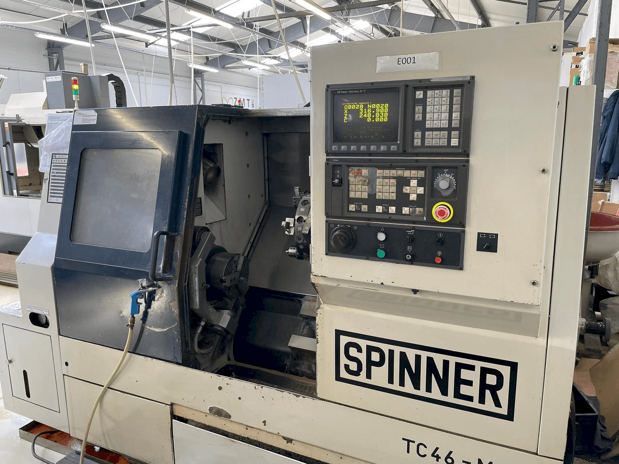 Vista frontale della macchina SPINNER TC46 MC