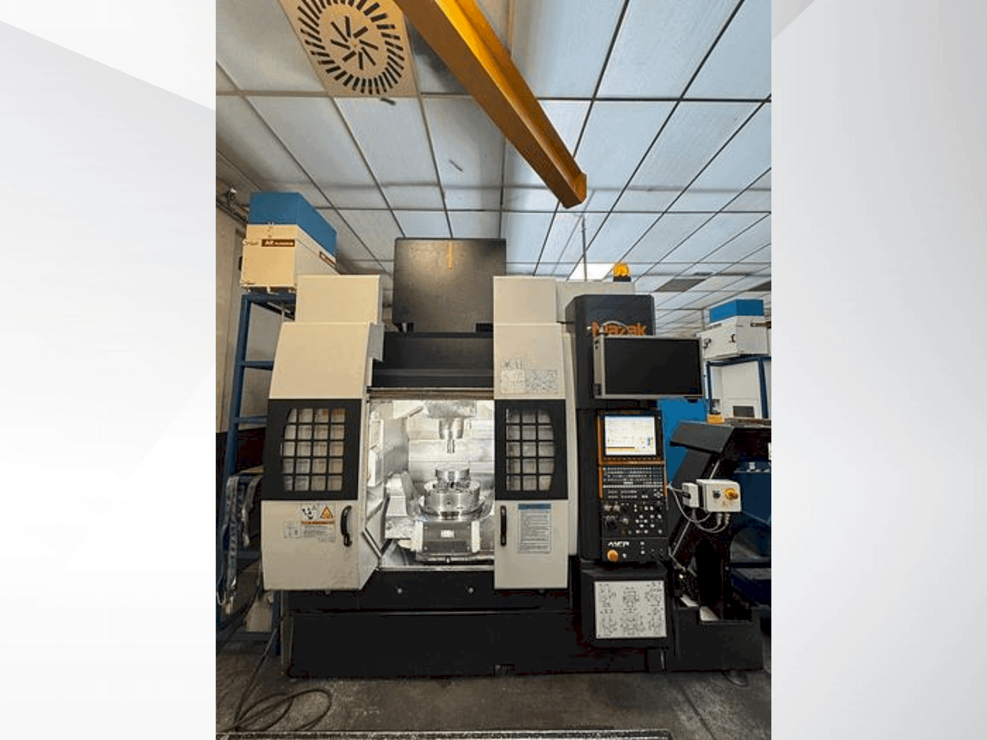 Vista frontale della macchina Mazak Variaxis 630-5X T