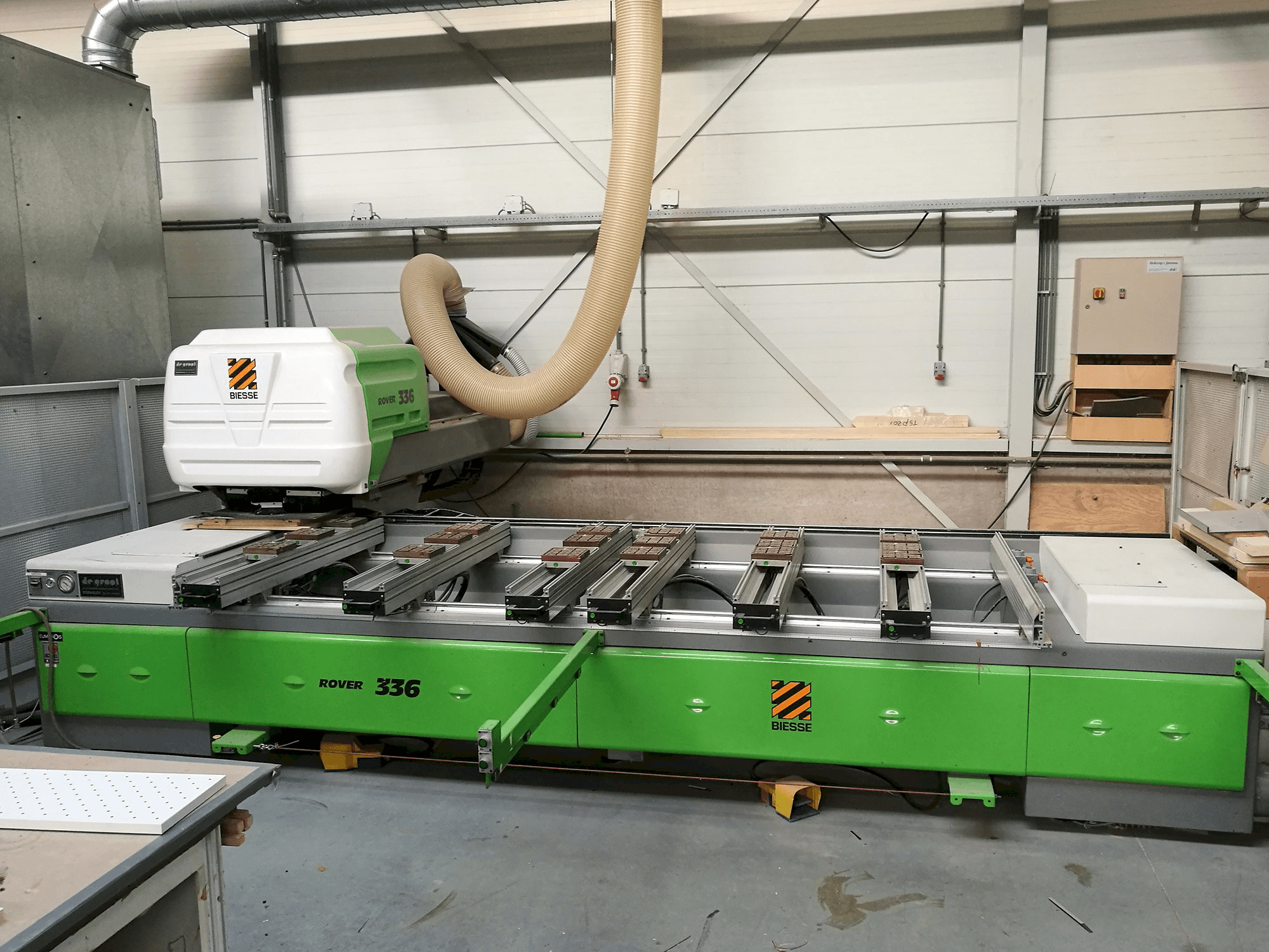 Vista frontale della macchina BIESSE ROVER 336