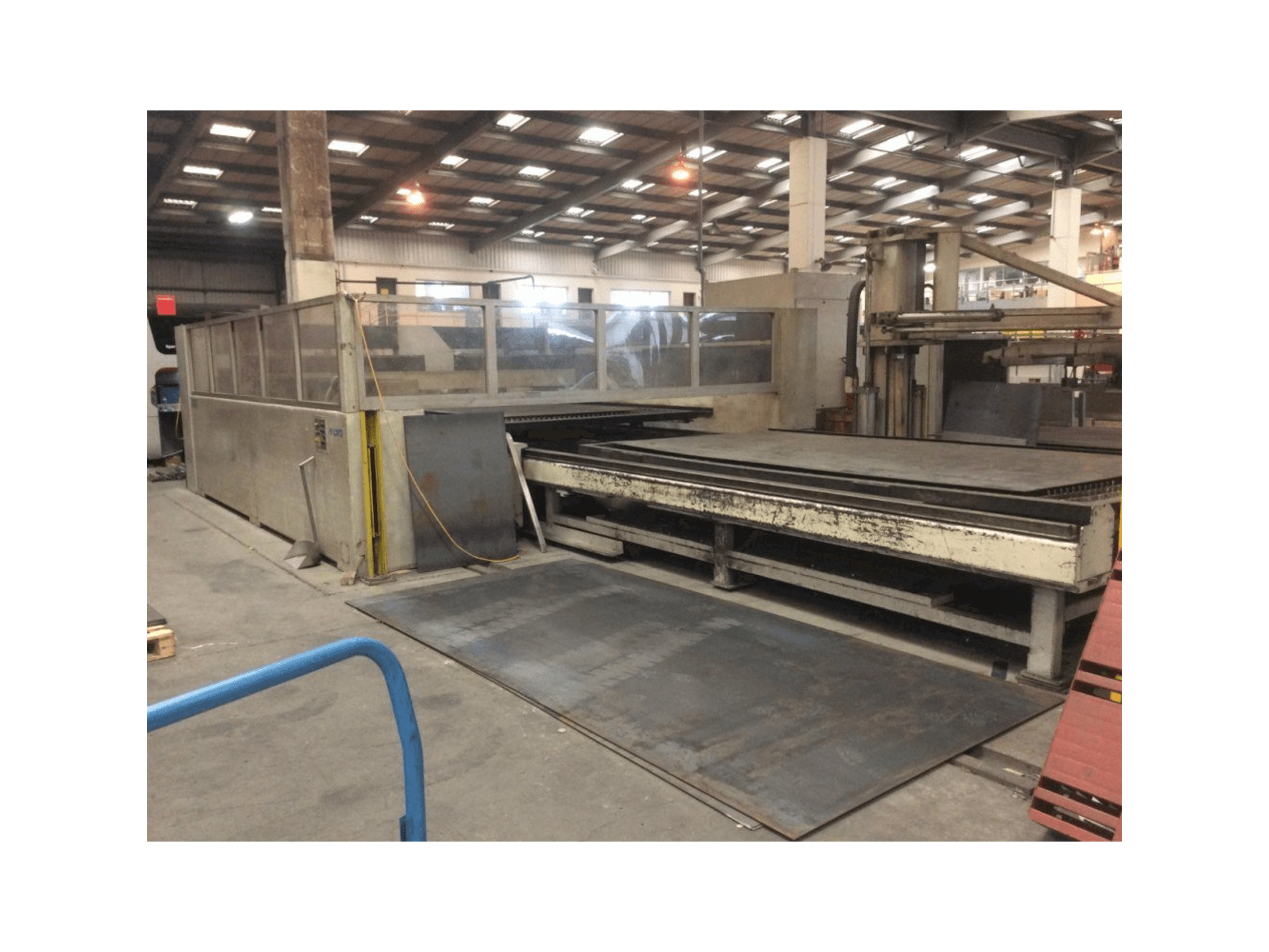 Vista frontale della macchina LVD Implus 4030