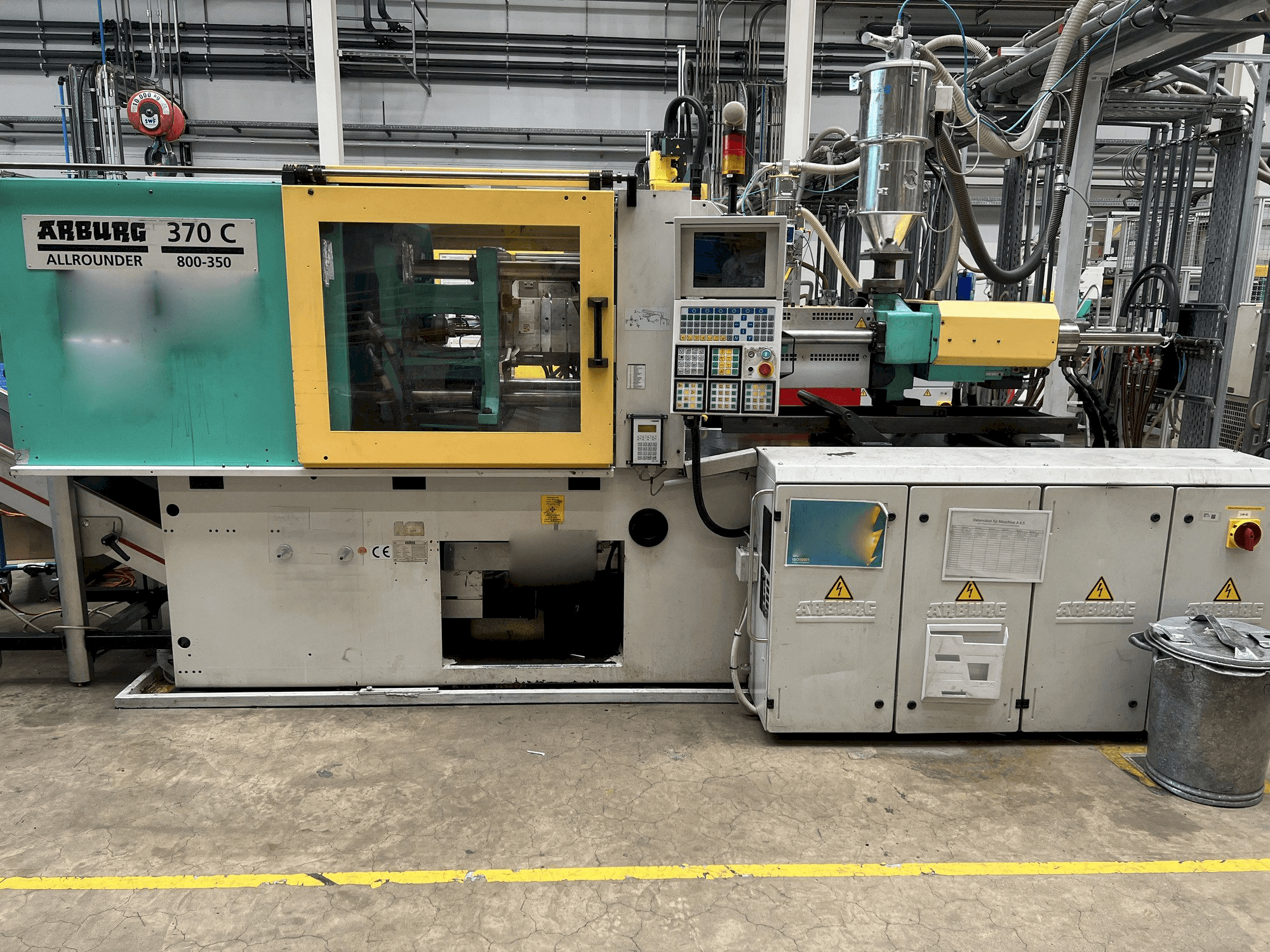 Vista frontale della macchina Arburg 370C-800-350