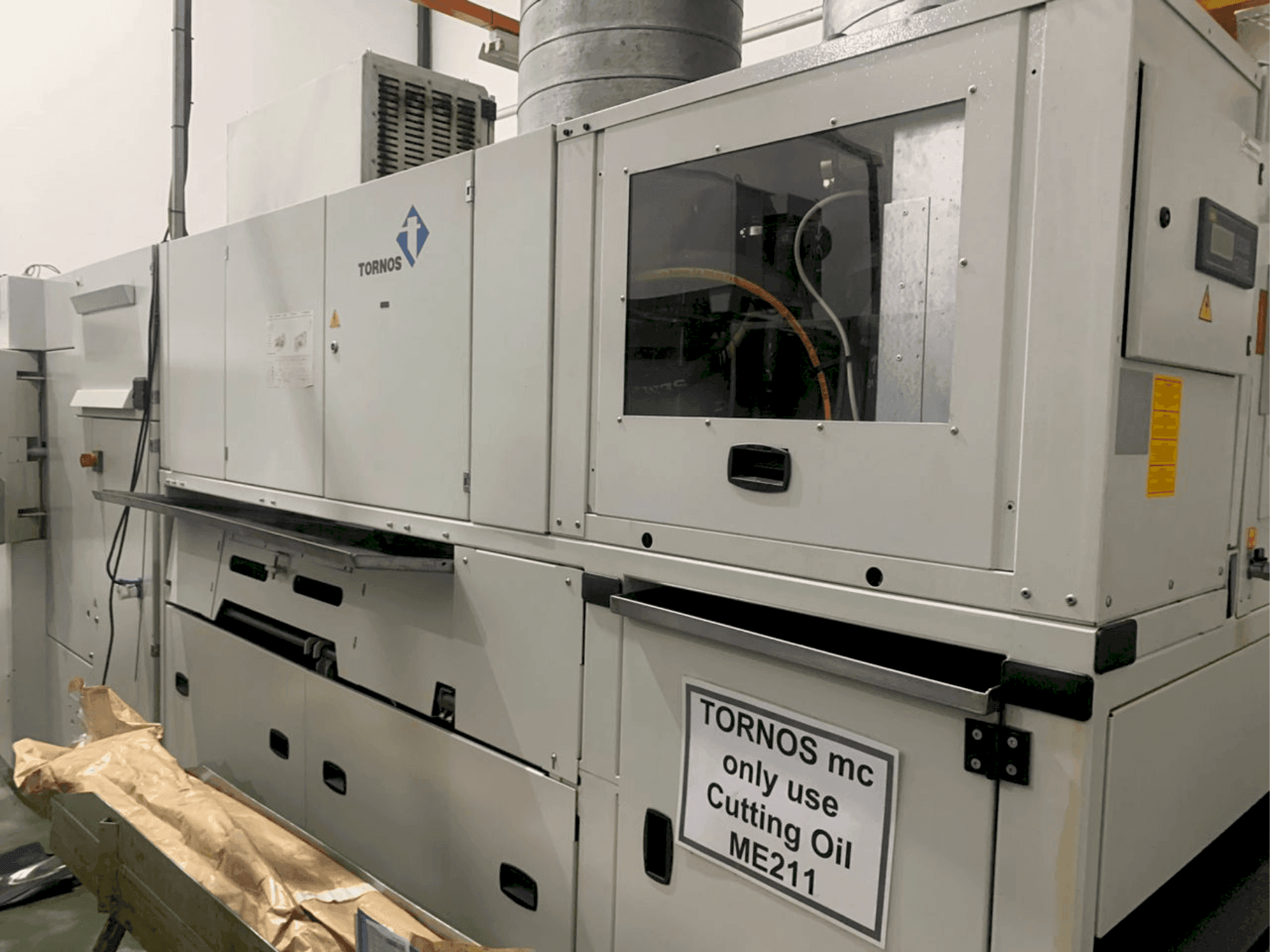 Vista frontale della macchina TORNOS MultiSWiss 6x14