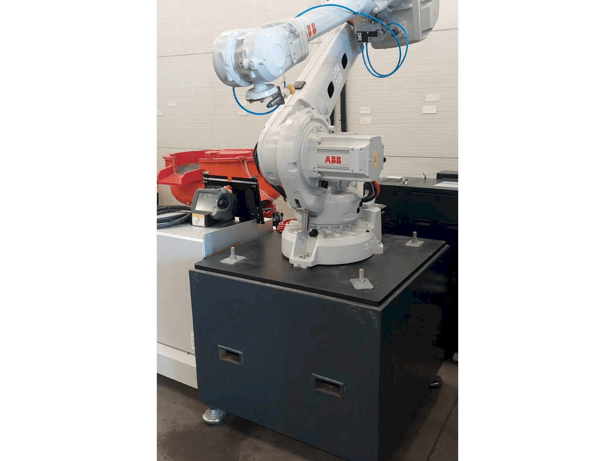 Vista frontale della macchina ABB IRB 4600