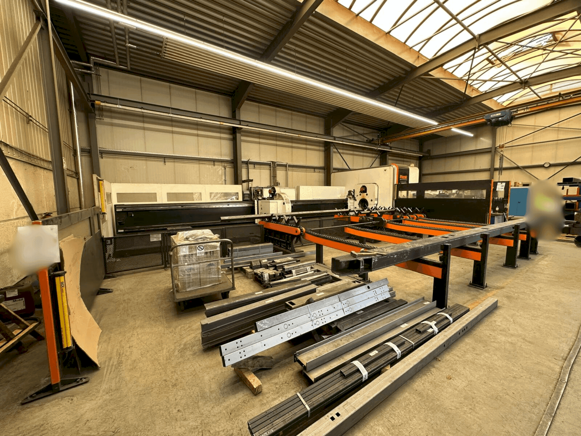 Vista frontale della macchina Mazak FABRI GEAR 400 II