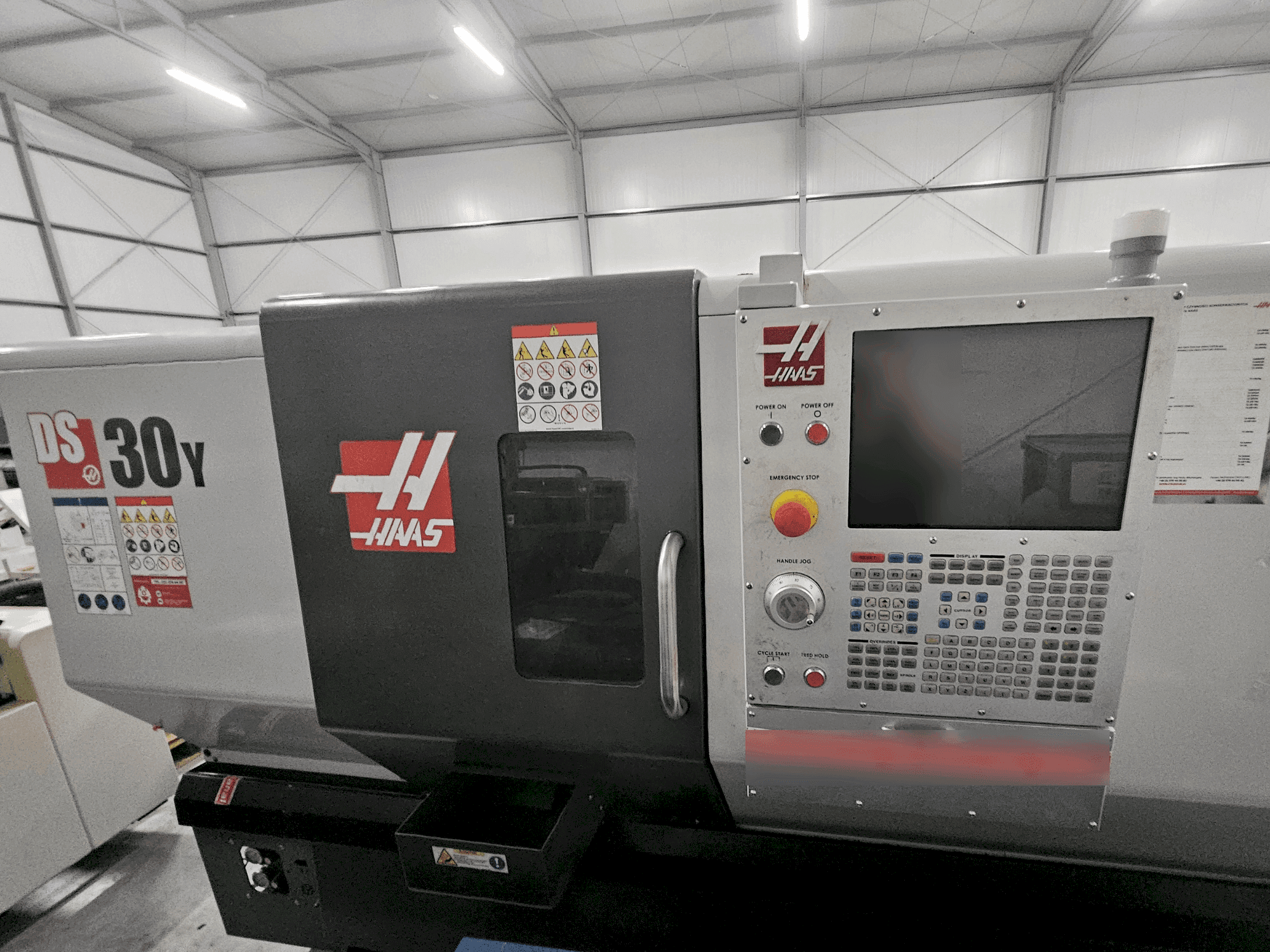 Vista frontale della macchina HAAS DS-30Y