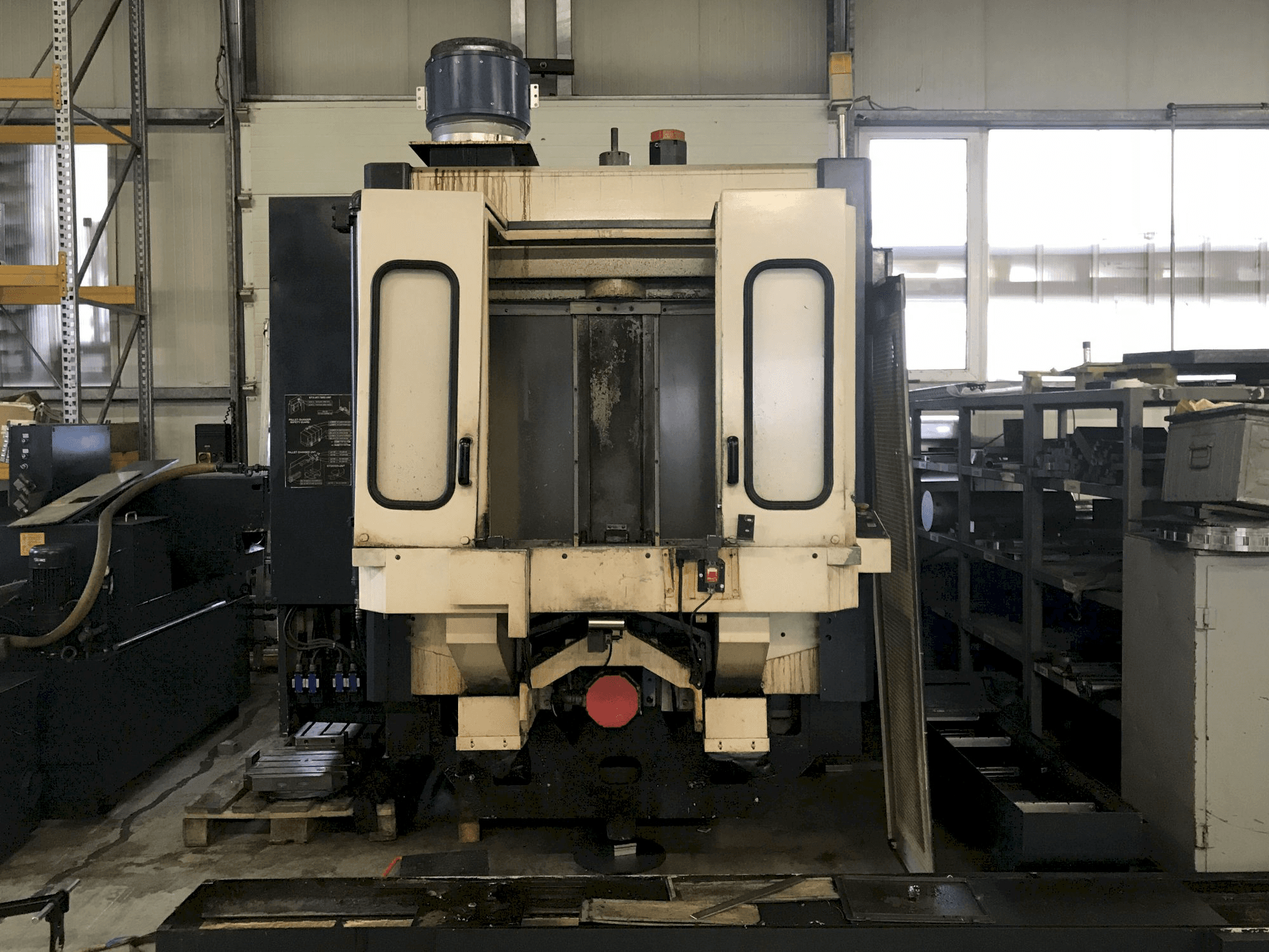 Vista frontale della macchina Makino A55-A40