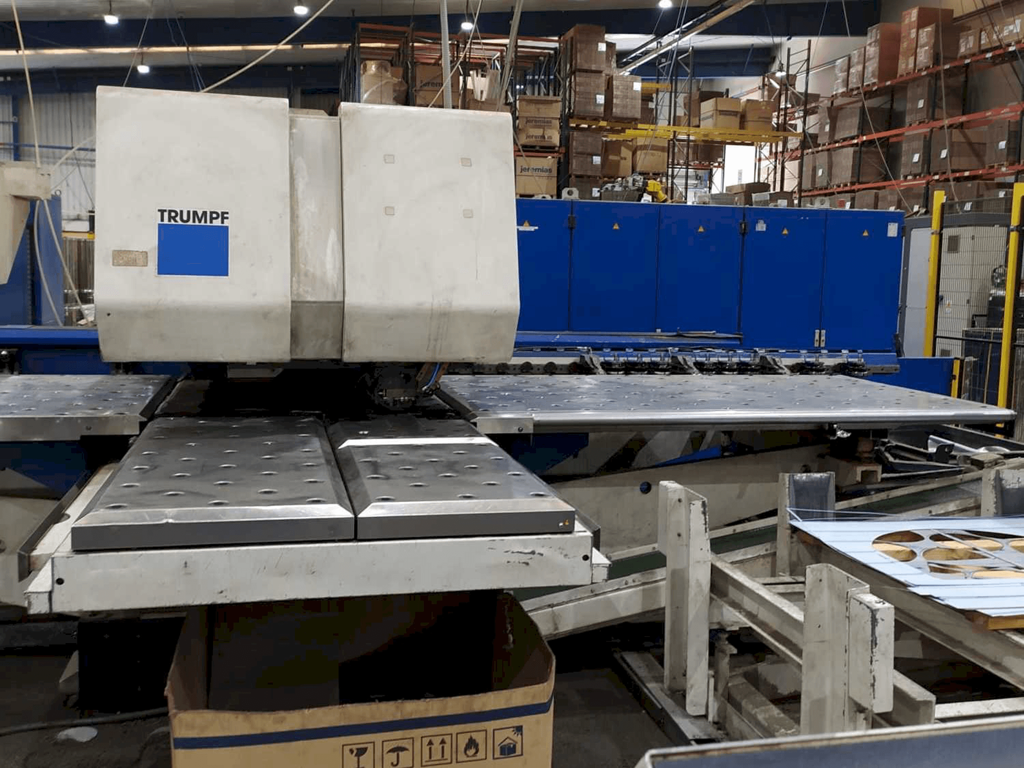Vista frontale della macchina Trumpf Trumatic 600L