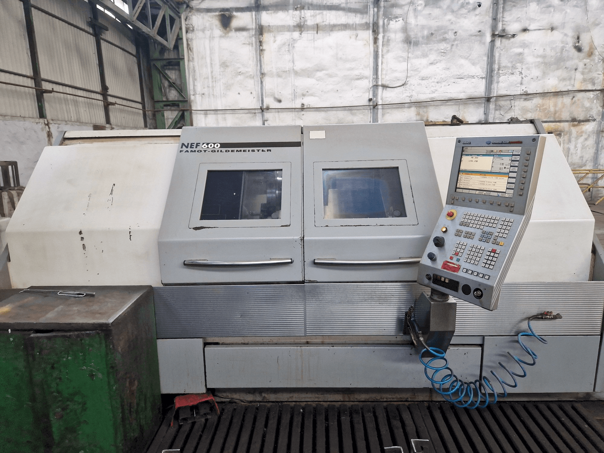 Vista frontale della macchina DMG GILDEMEISTER NEF 600