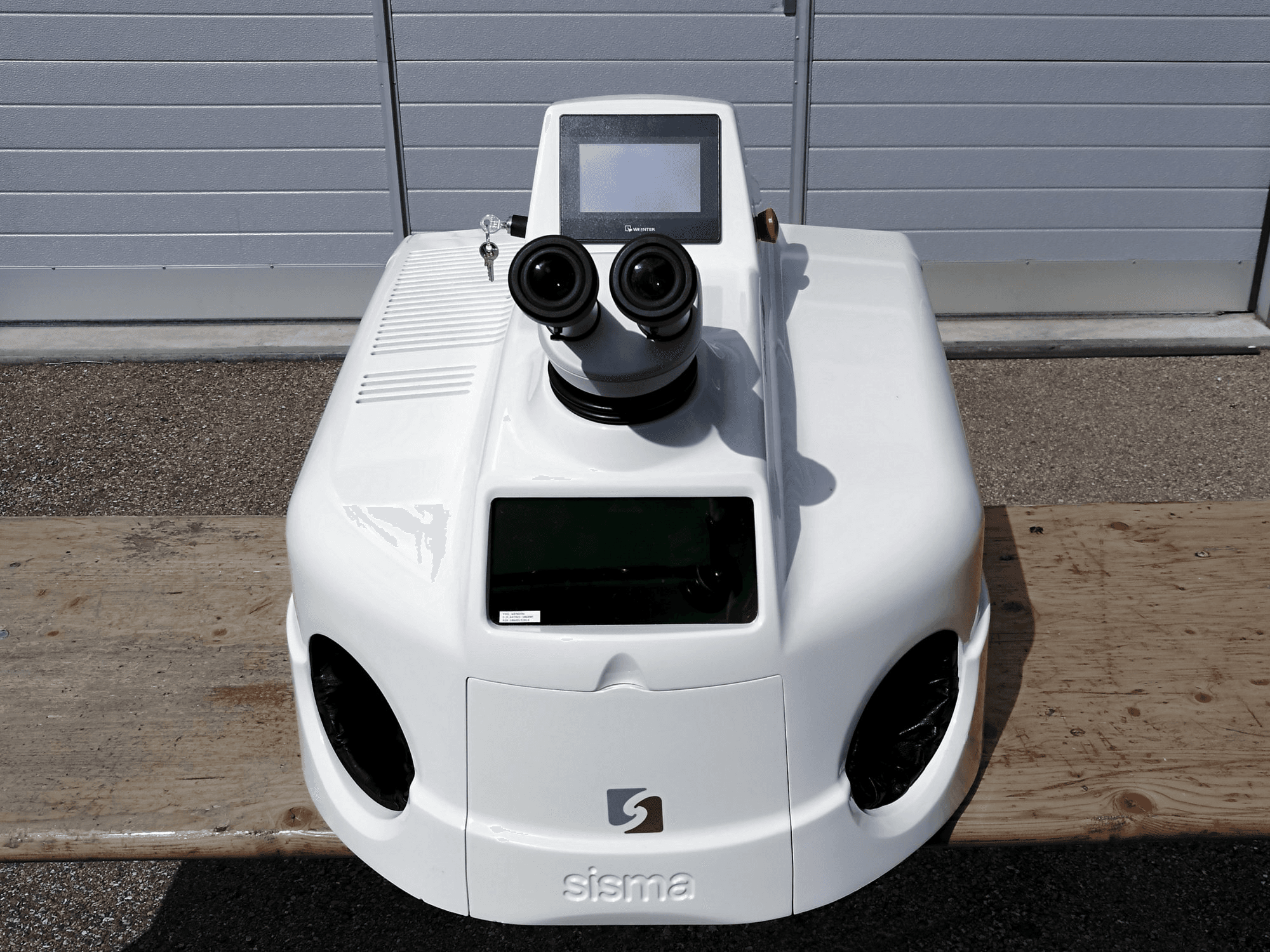 Vista frontale della macchina Sisma LM-D 100