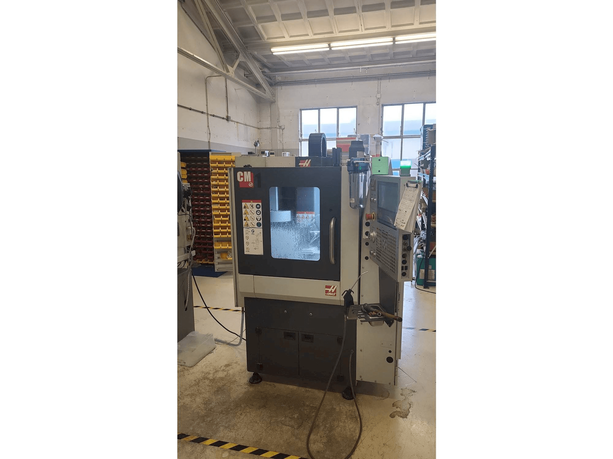 Vista frontale della macchina HAAS CM-1