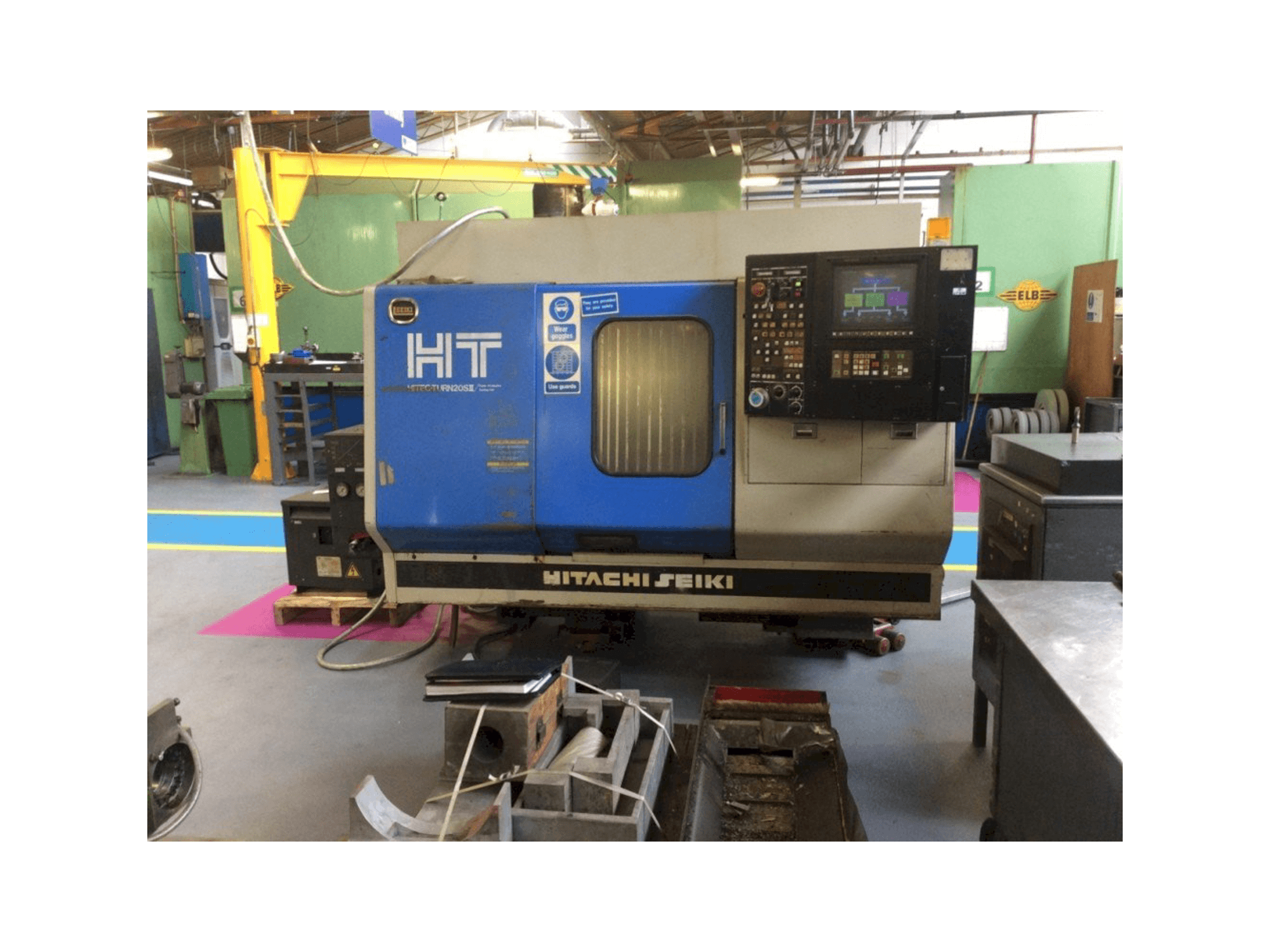 Vista frontale della macchina HITACHI SEIKI HT20SII