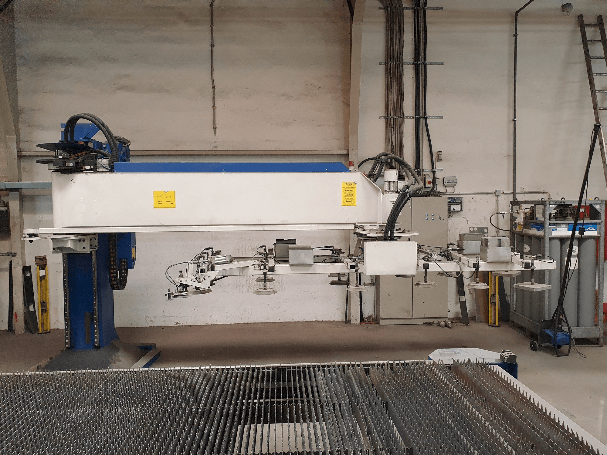 Vista frontale della macchina Trumpf TRUMATIC L 4050