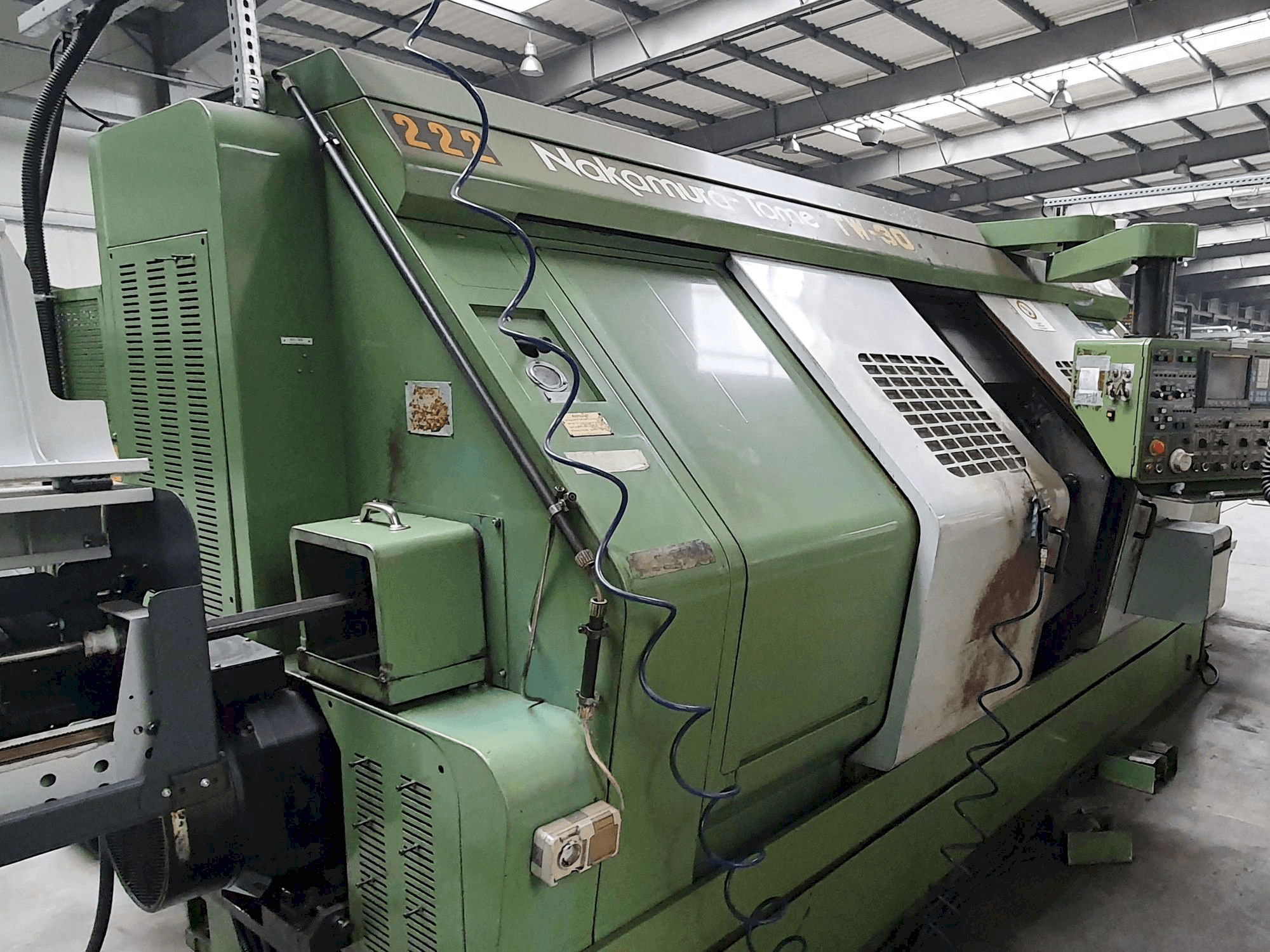 Vista frontale della macchina NAKAMURA-TOME TW-30