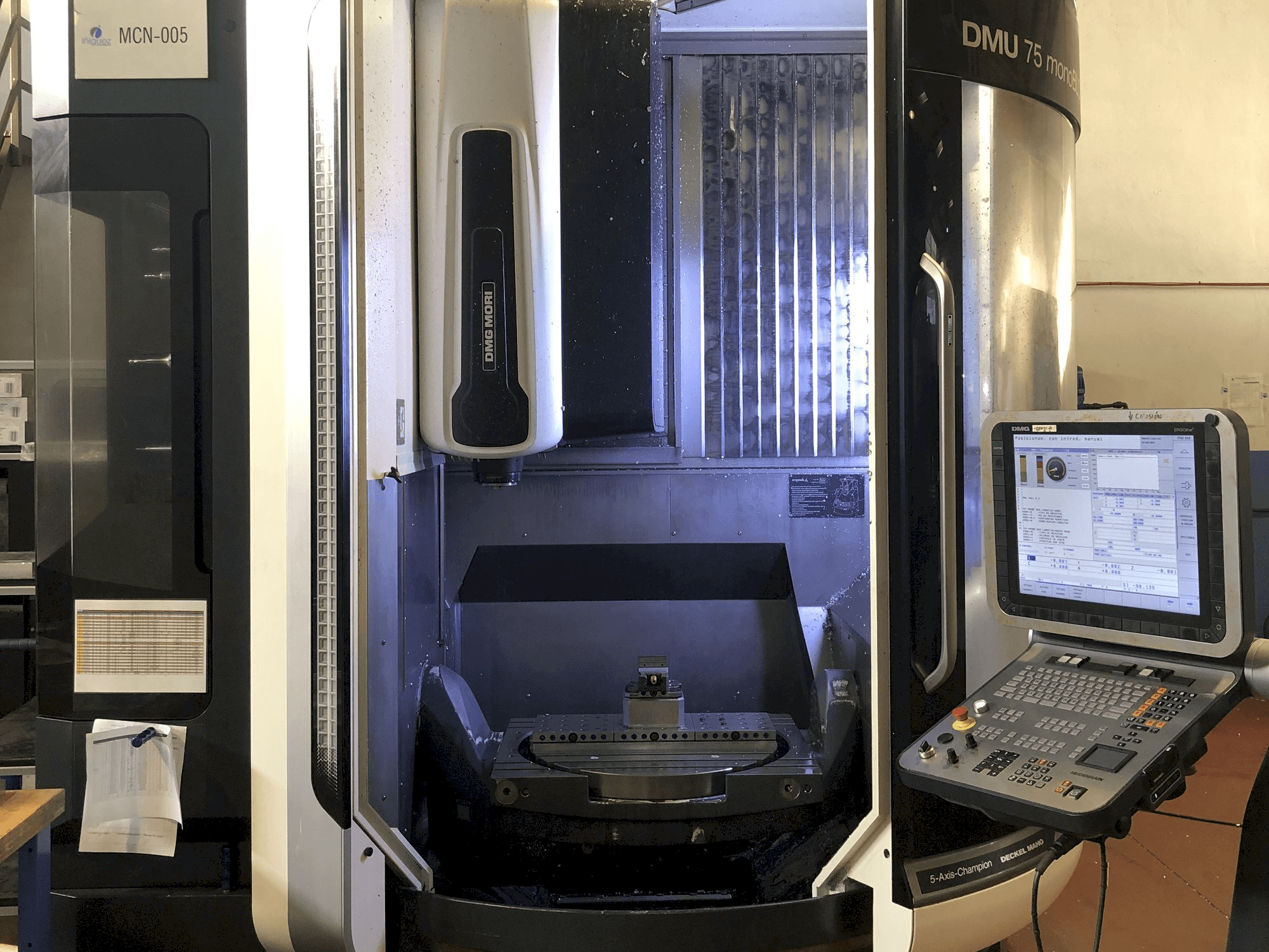 Vista frontale della macchina DMG MORI DMU 75 Monoblock