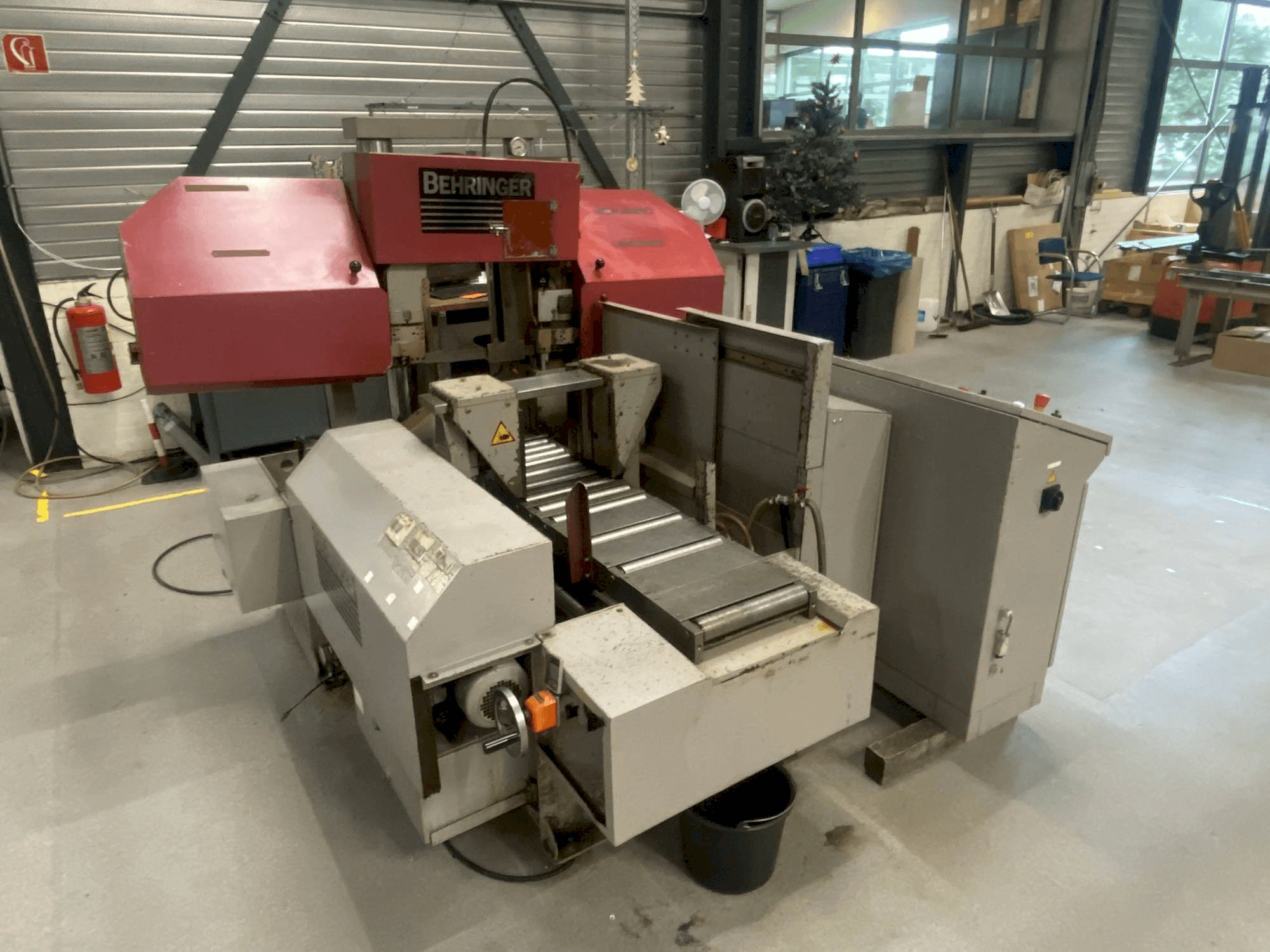 Vista frontale della macchina Behringer HPB 303A