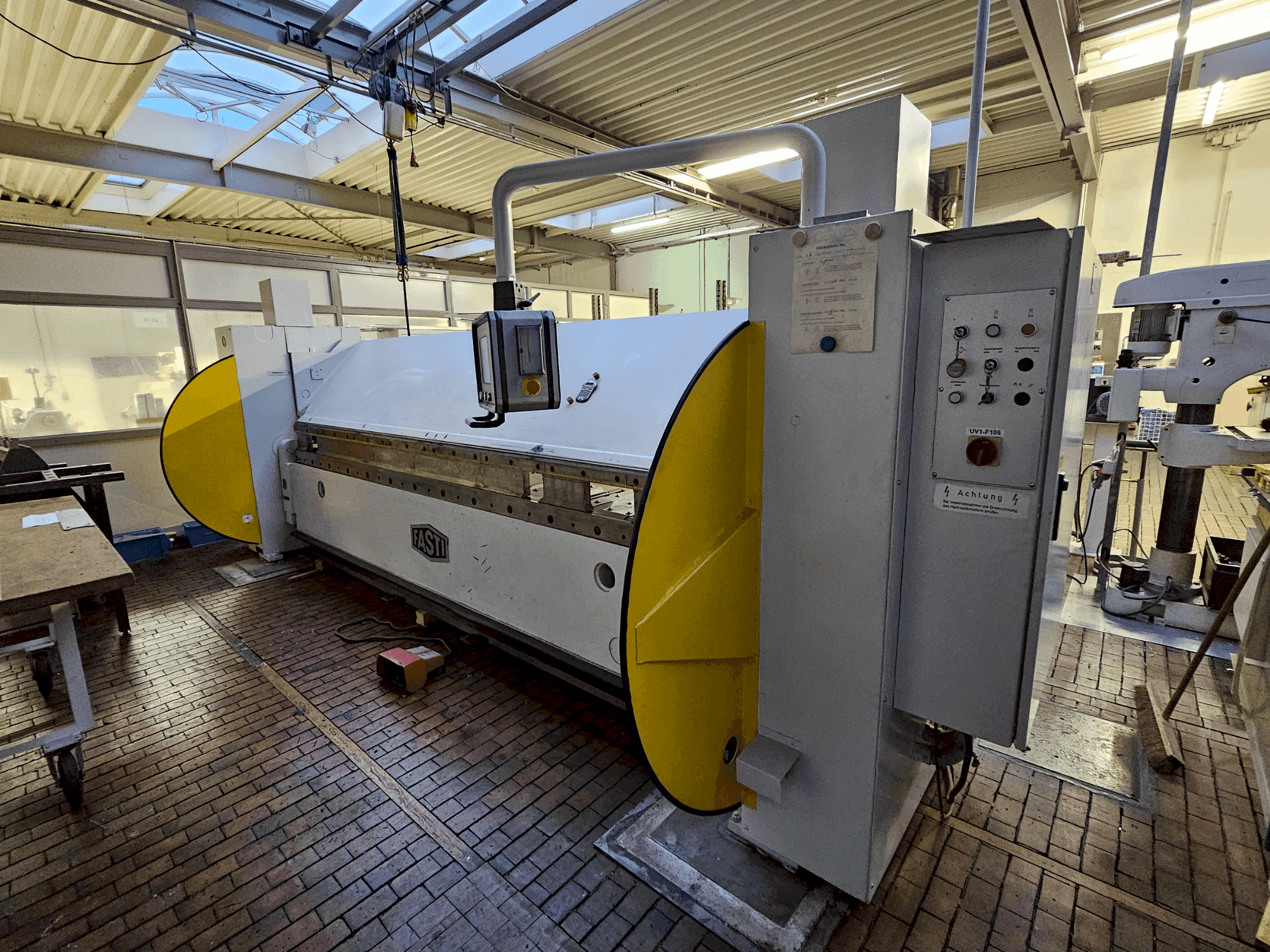 Vista frontale della macchina SCHRODER-FASTI 215-40-4