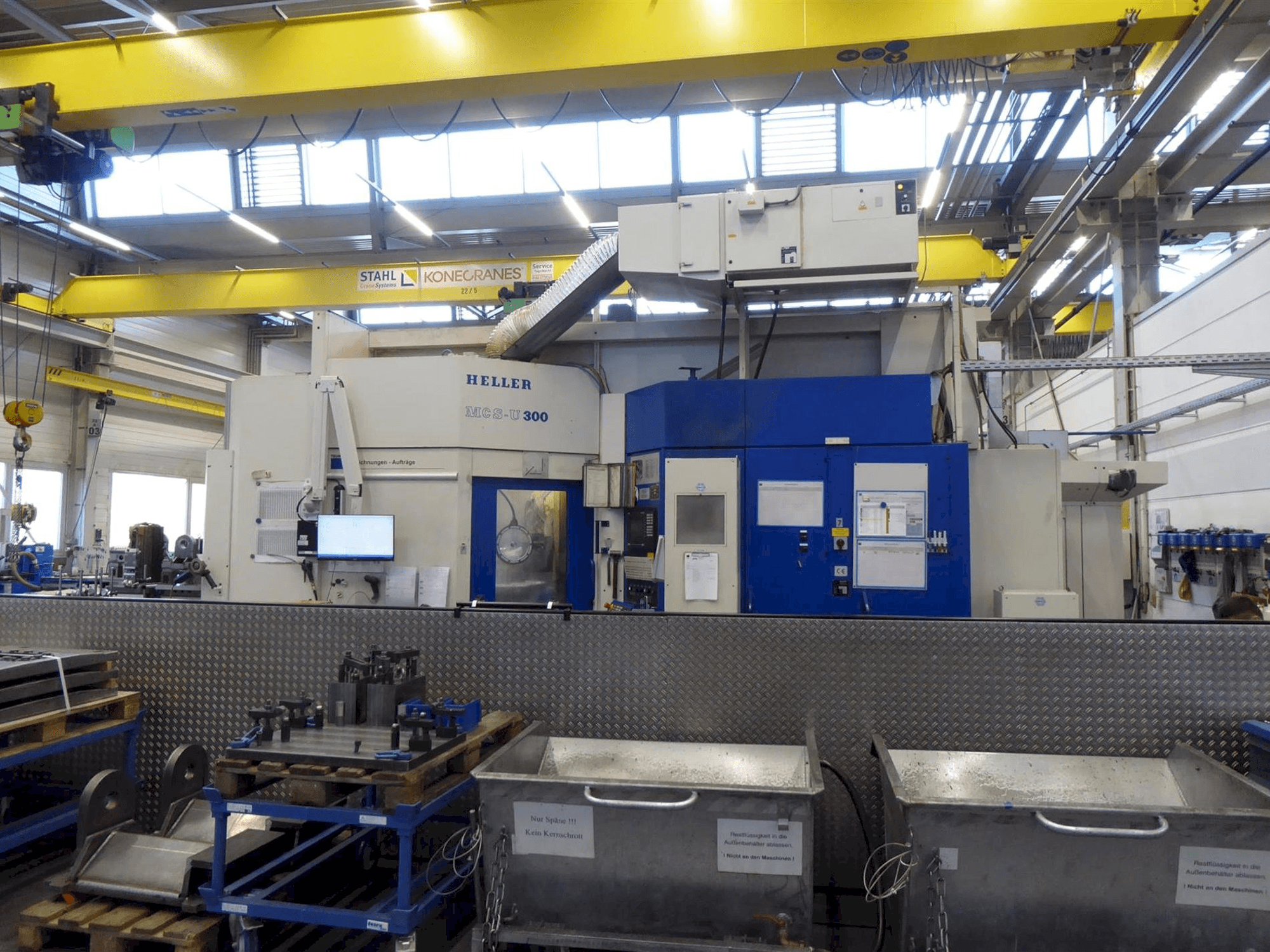 Vista frontale della macchina HELLER MCS-U 300