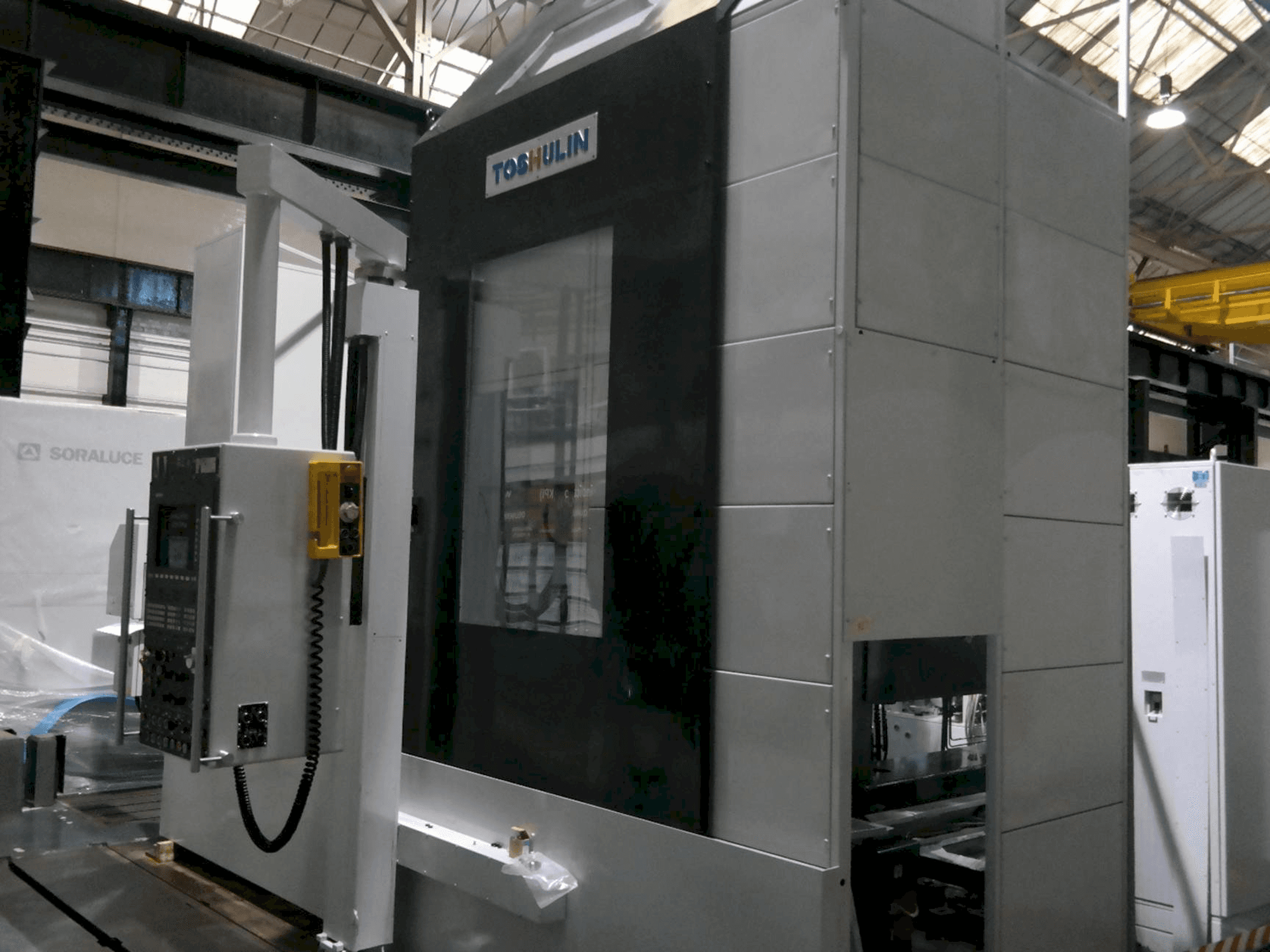 Vista frontale della macchina TOS SKA 12 CNC