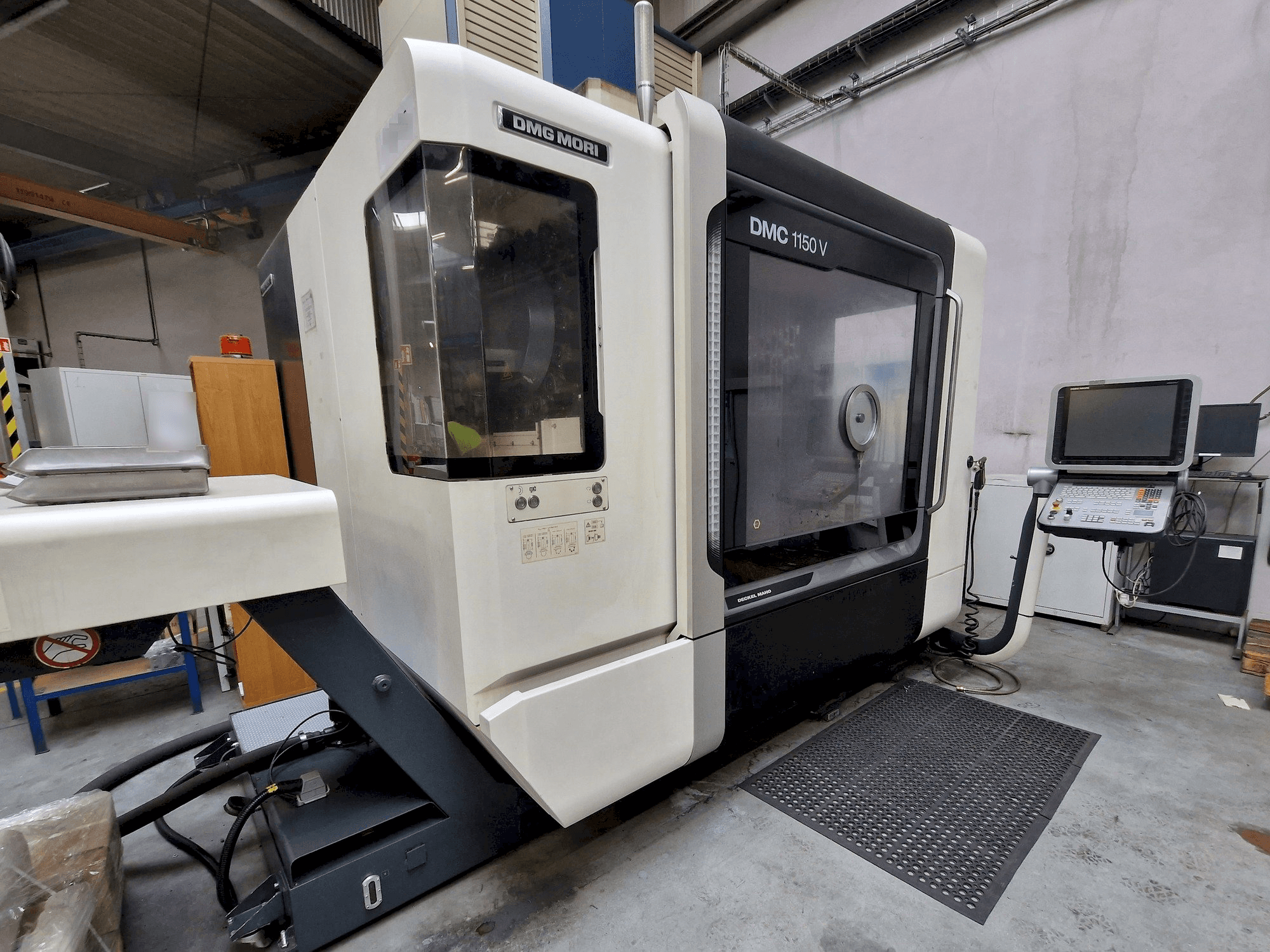 Vista laterale sinistra della macchina DMG MORI DMC 1150 V