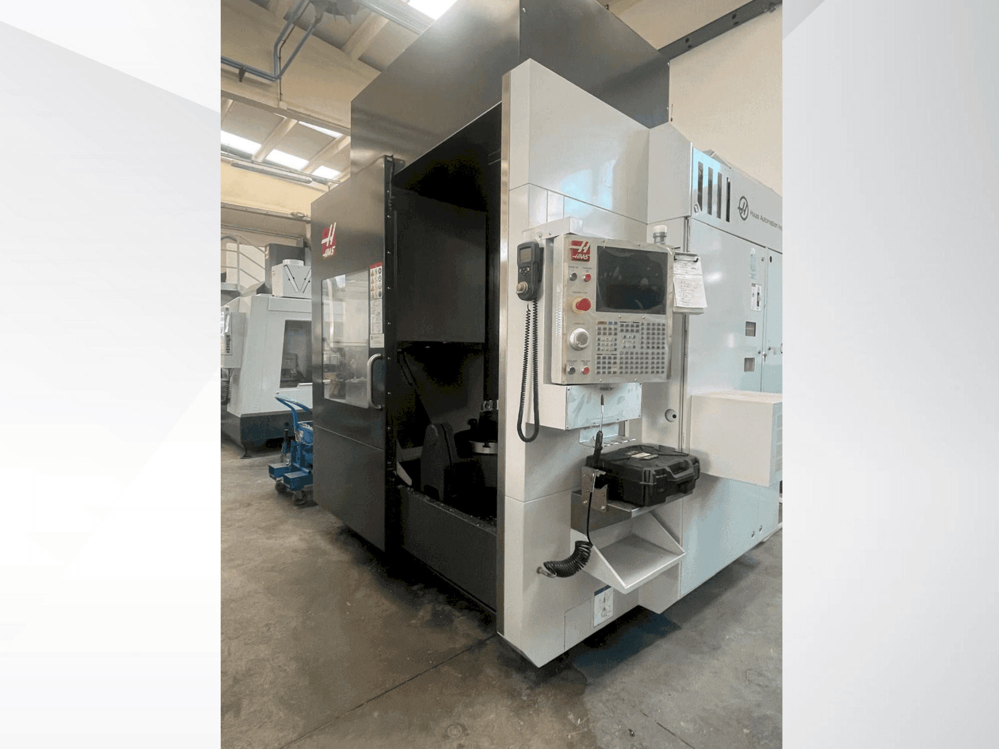 Vista frontale della macchina HAAS UMC750SS