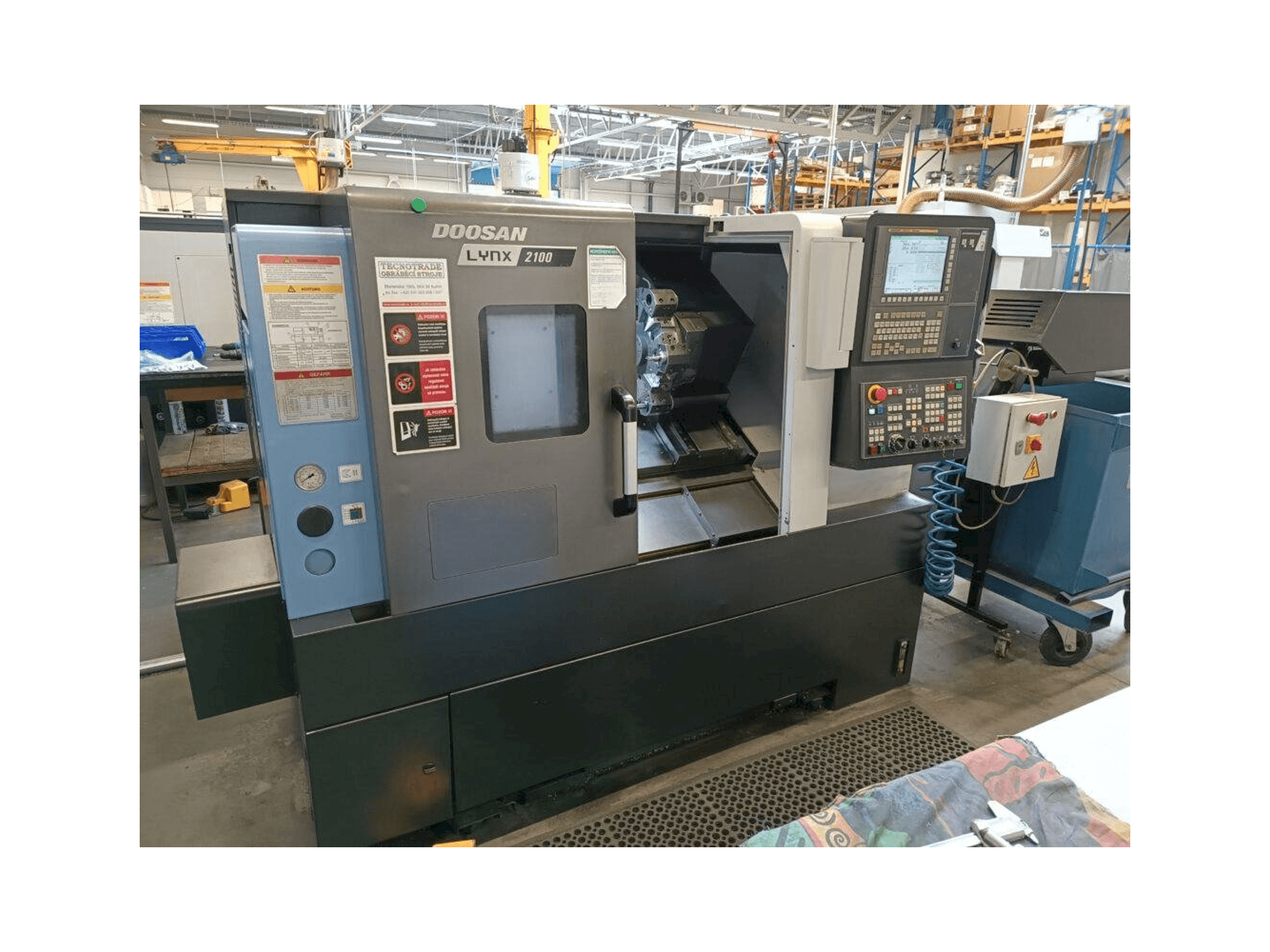 Vista frontale della macchina DOOSAN Lynx 2100A