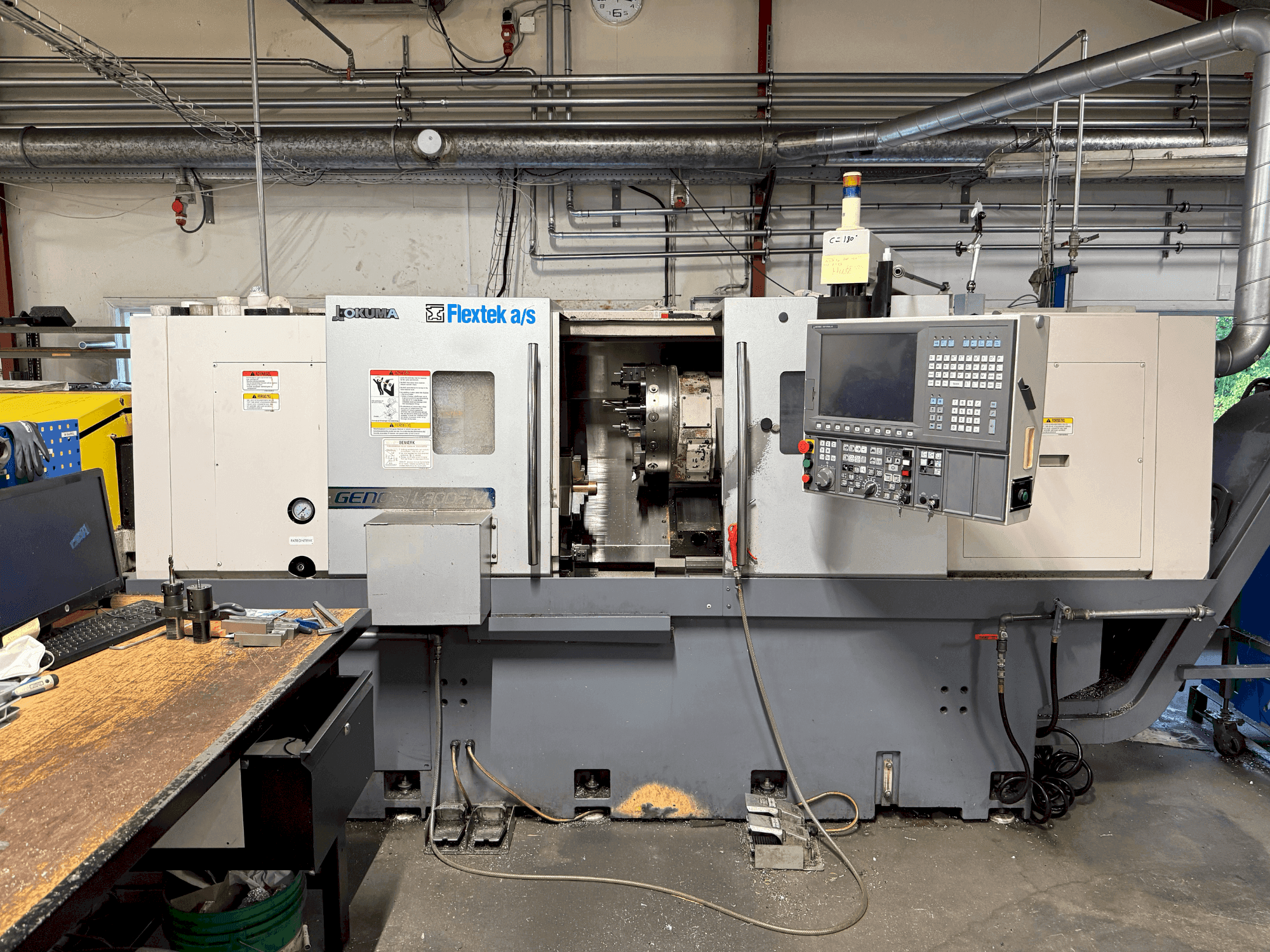 Vista frontale della macchina Okuma Genos L300E-M with FMB Turbo 8-80