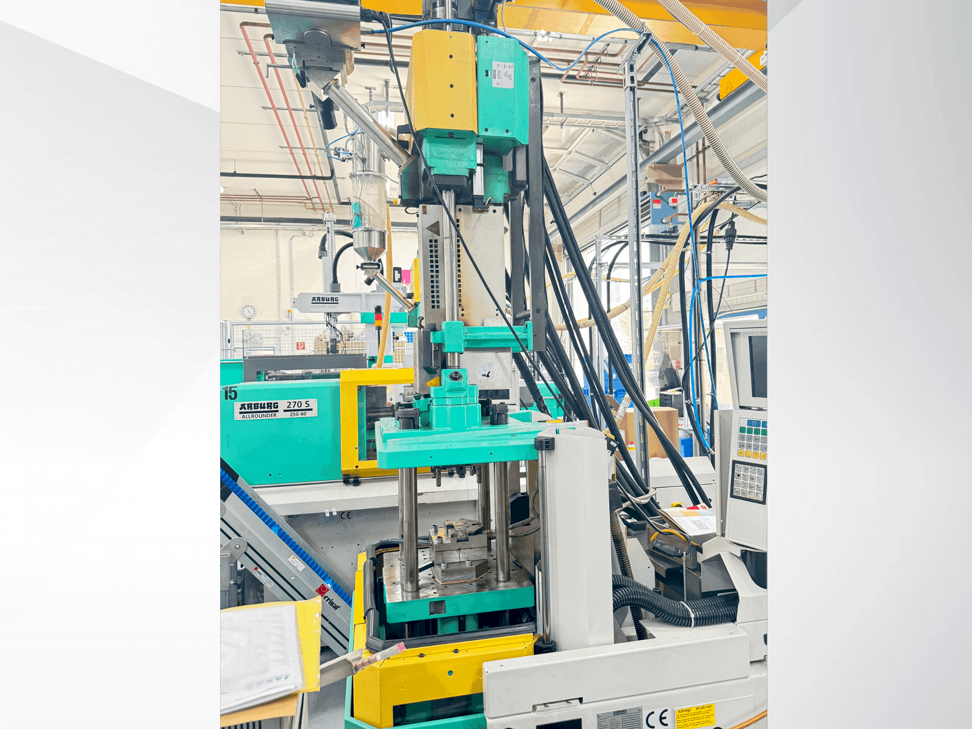 Vista frontale della macchina Arburg 220 S 150-60U