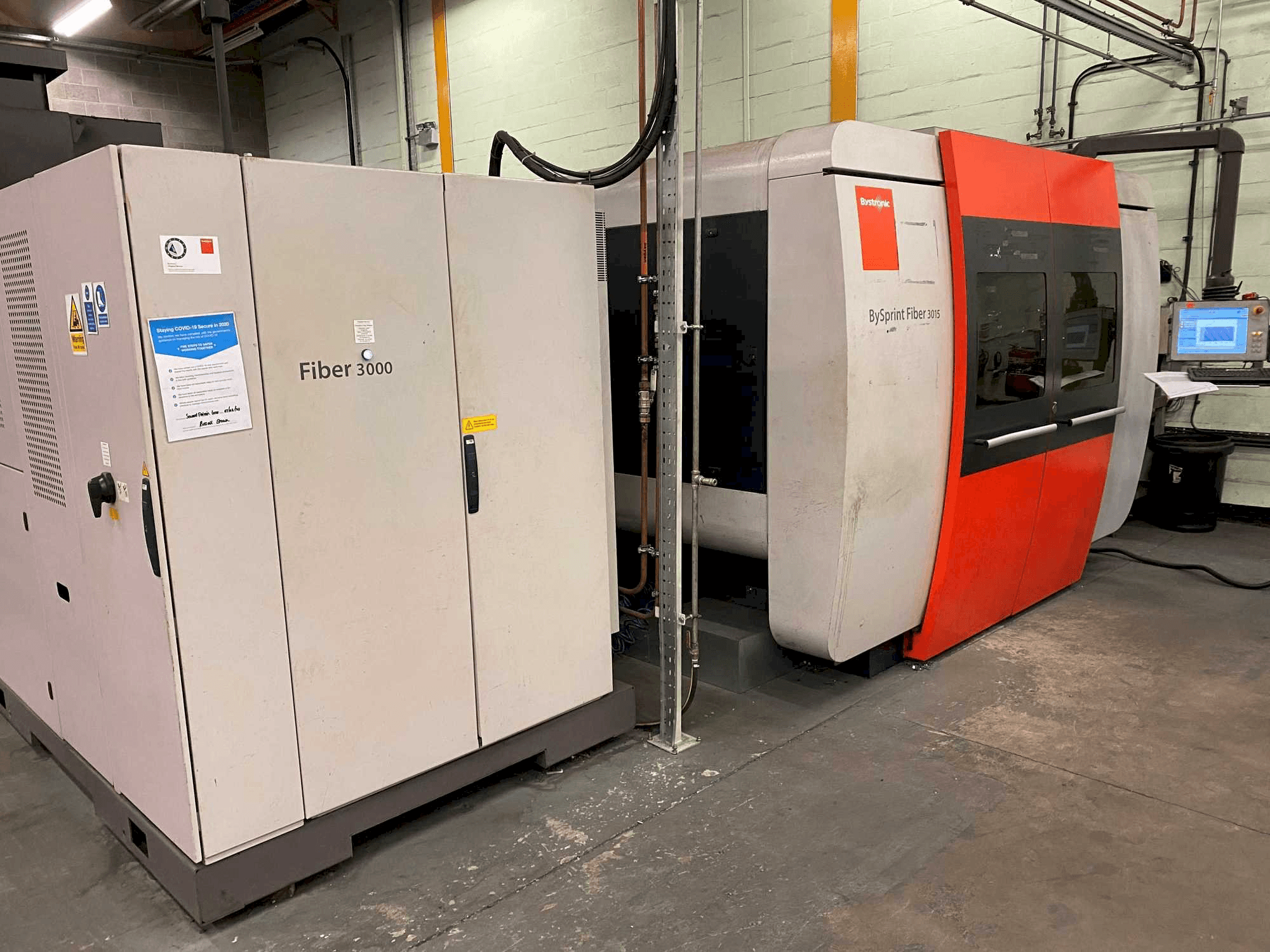 Vista frontale della macchina Bystronic BySprint 3015 Fiber