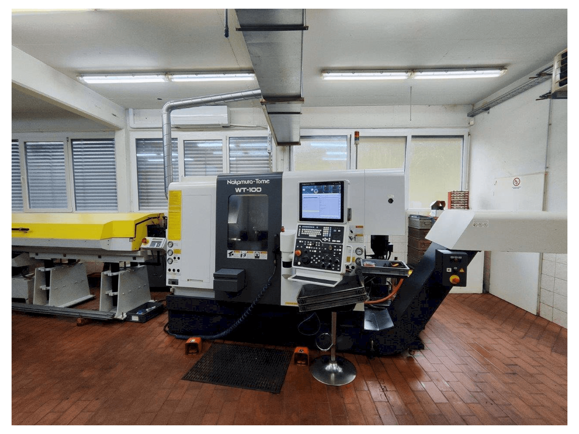 Vista frontale della macchina NAKAMURA-TOME WT-100 MMY