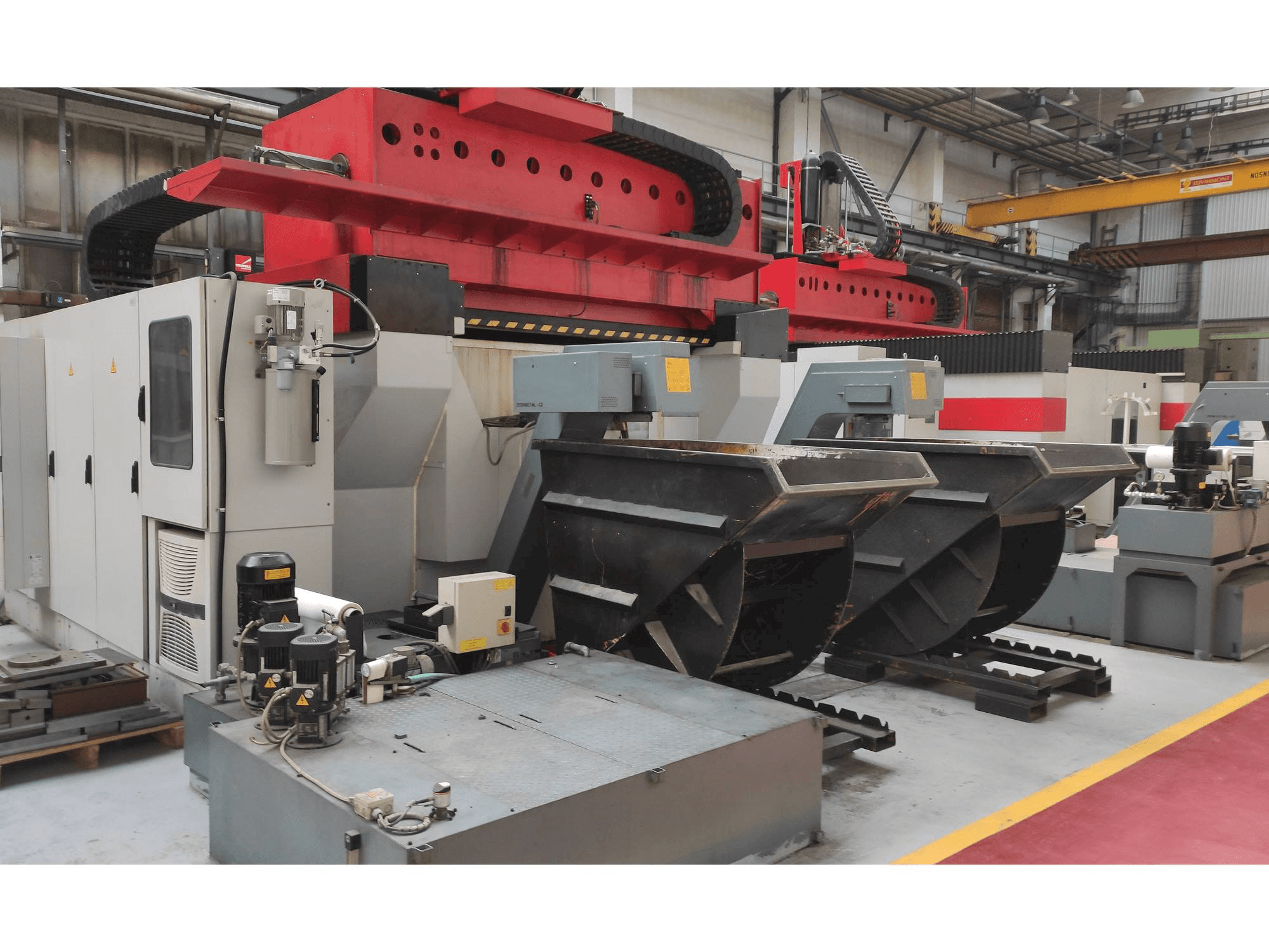 Vista frontale della macchina TRIMILL VU 2313