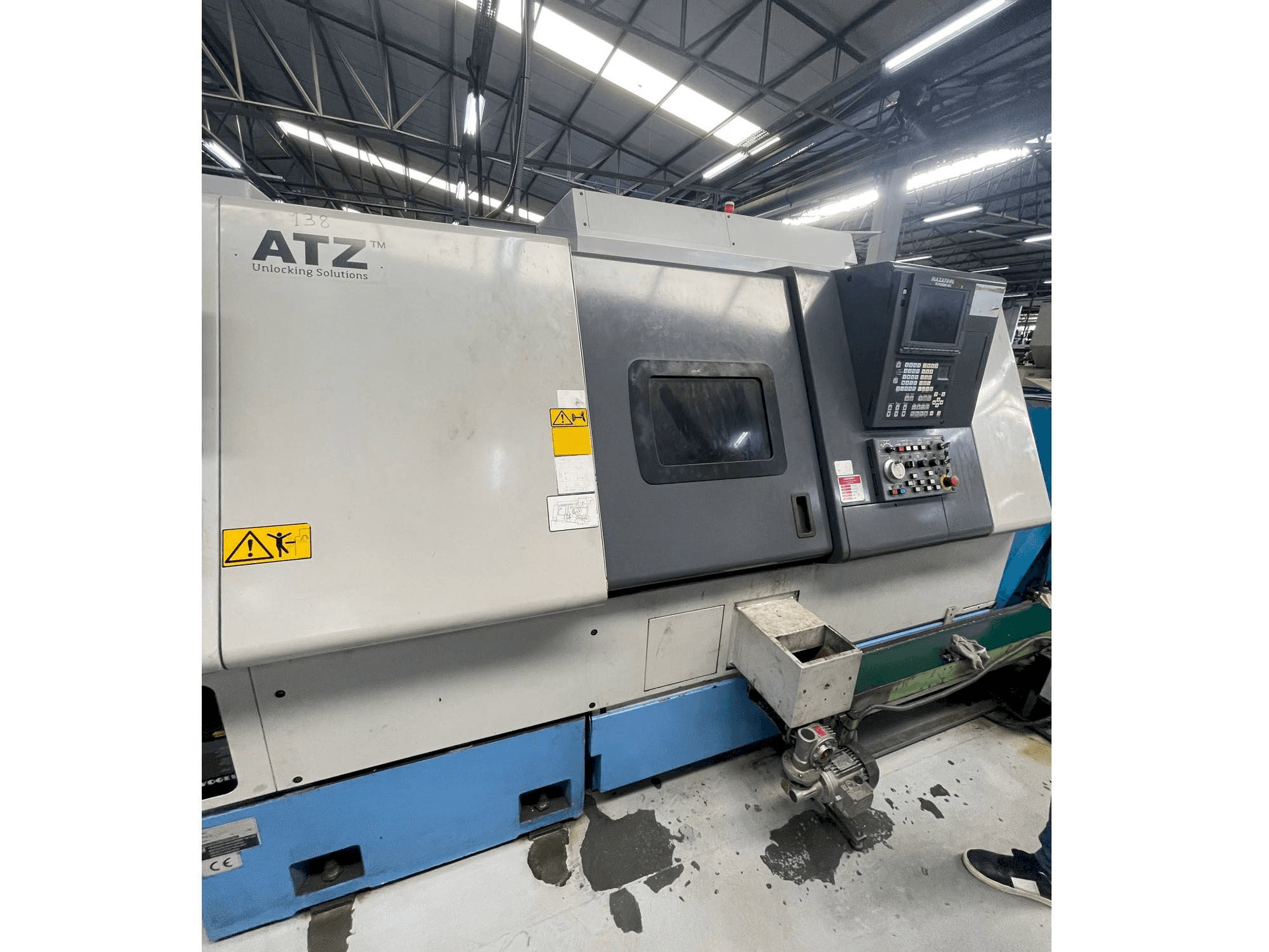 Vista lato sinistro della macchina Mazak SQT 250MS