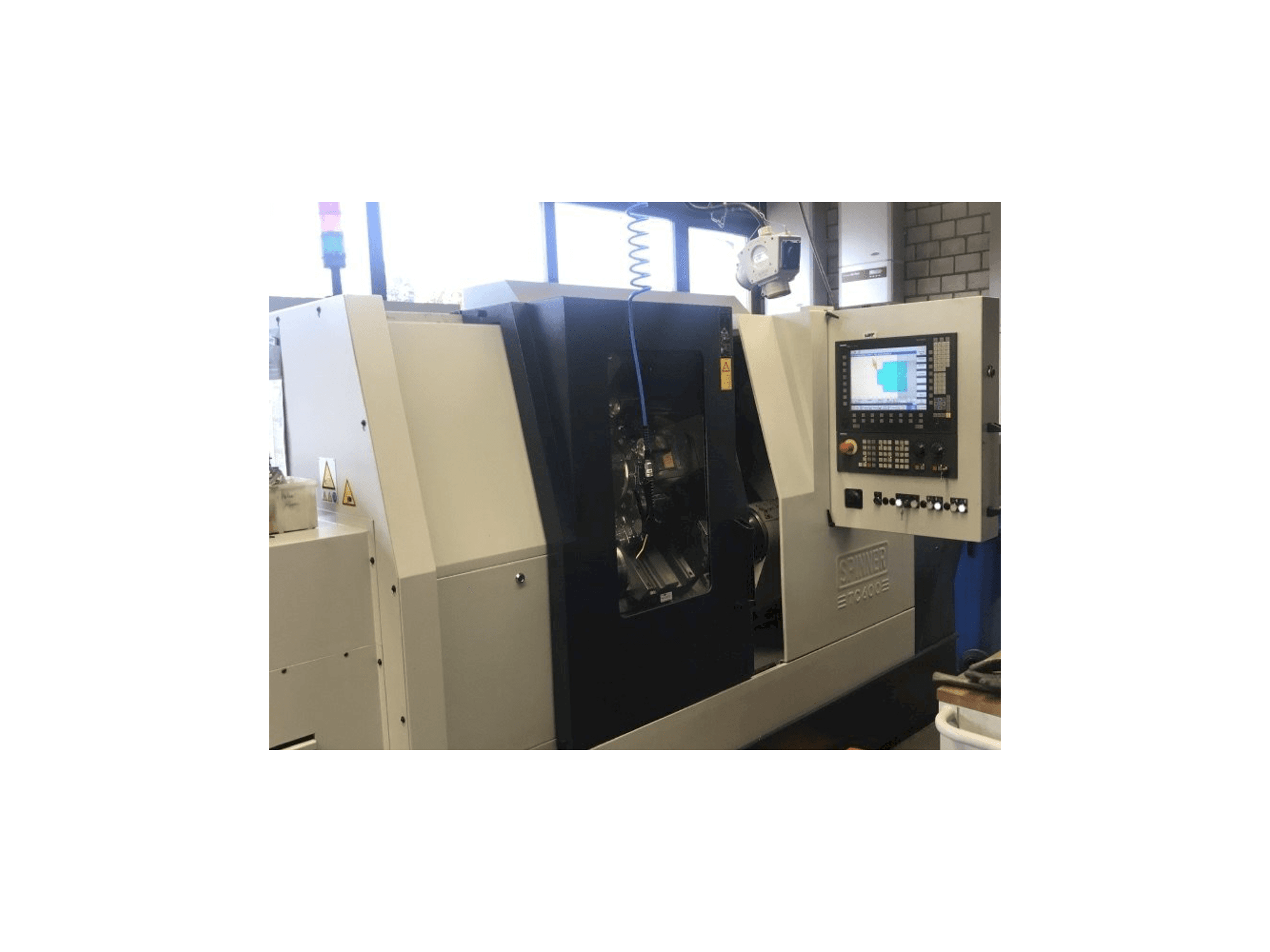 Vista frontale della macchina SPINNER TC600-65SMCY