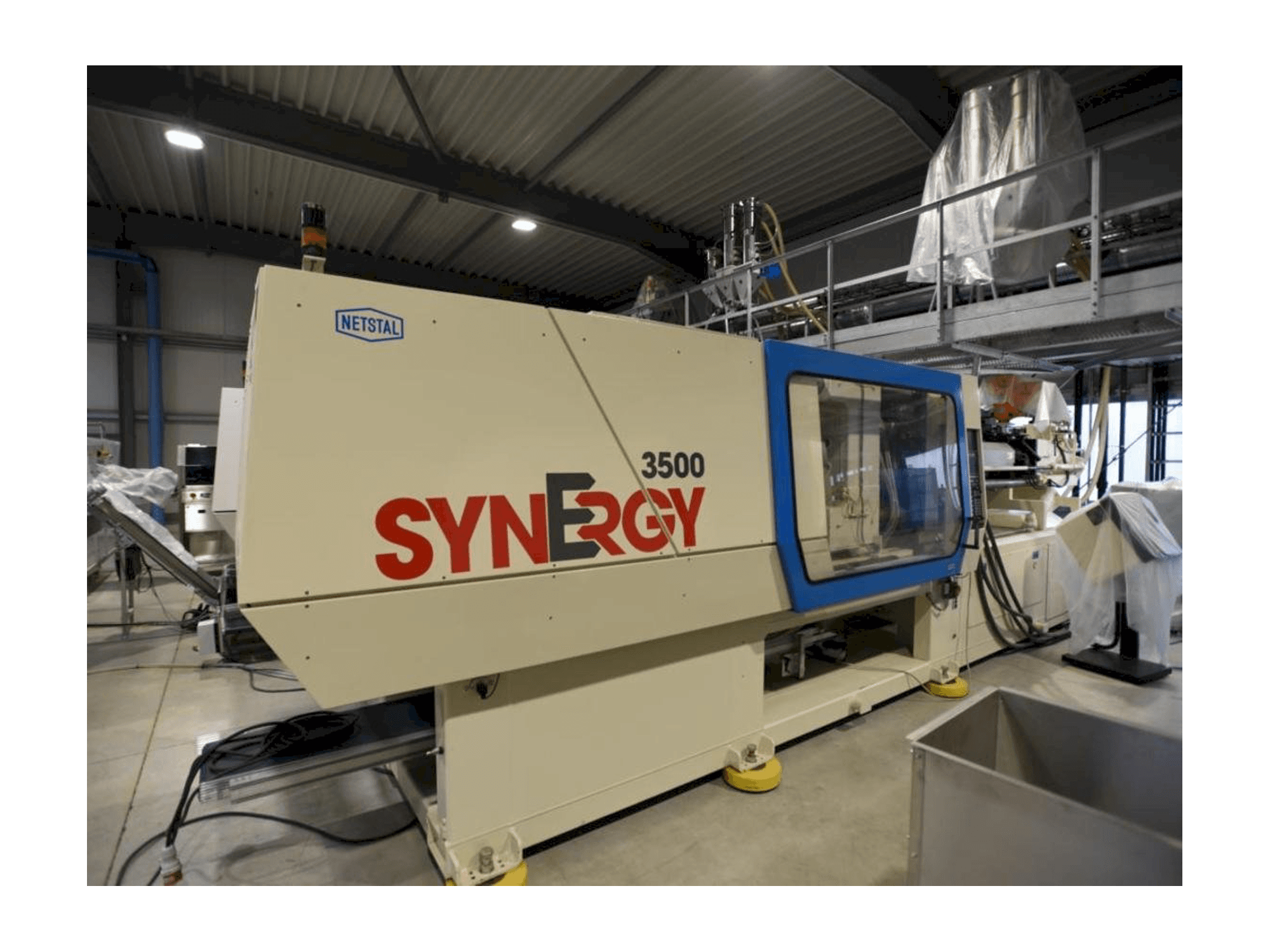 Vista frontale della macchina Netstal SynErgy 3500-1700