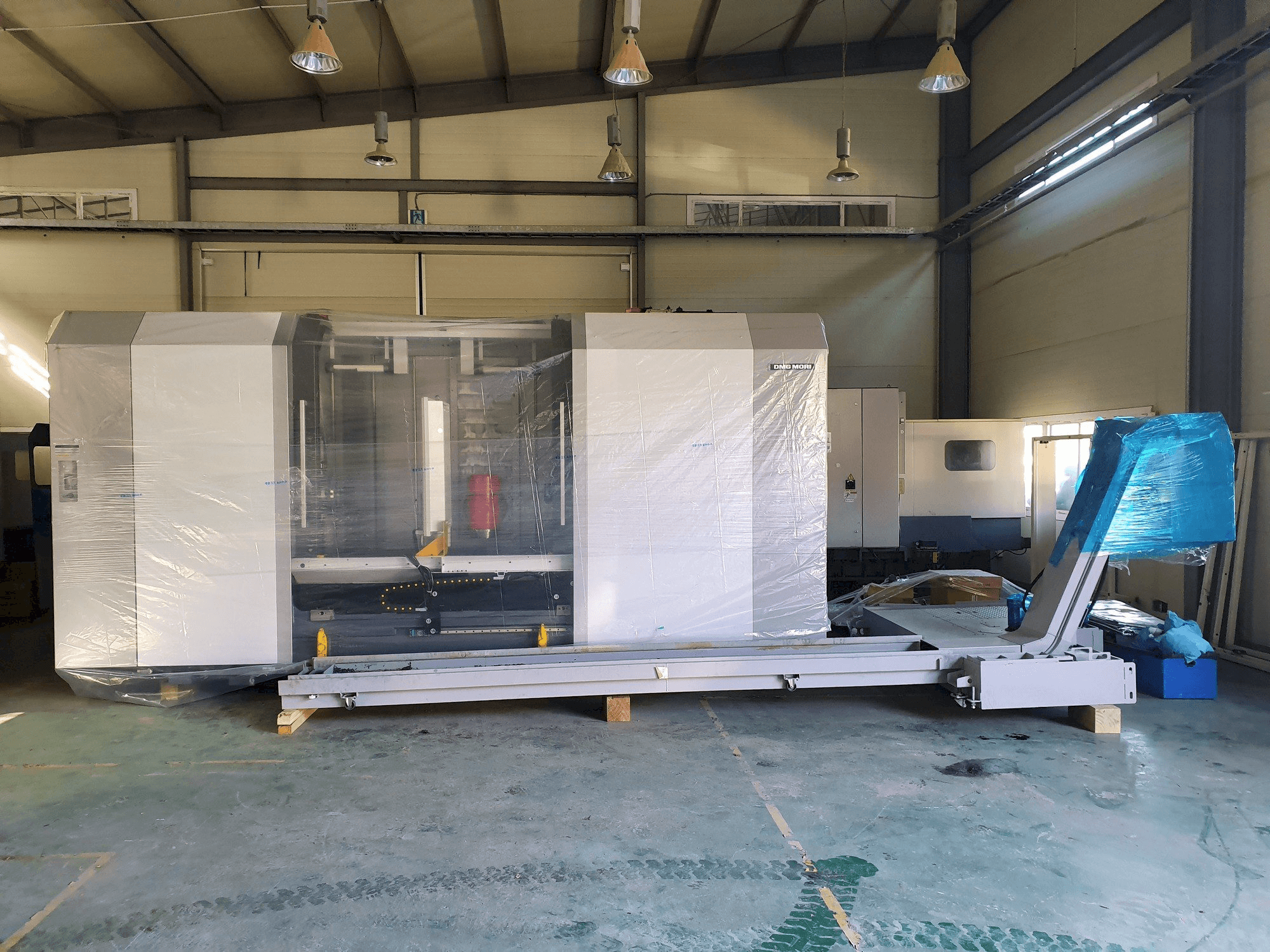 Vista frontale della macchina DMG MORI NT4300DCG/1500