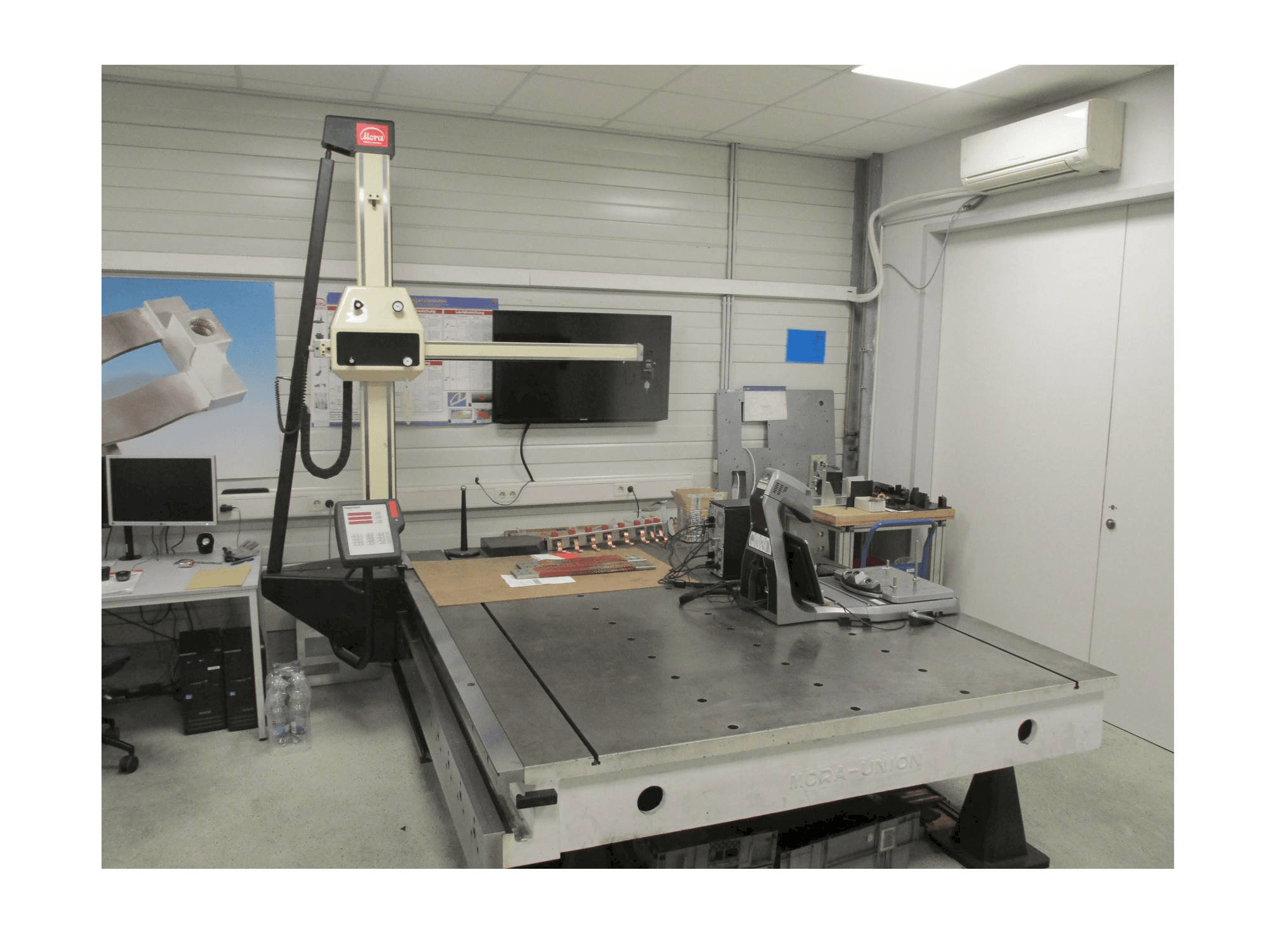 Vista frontale della macchina Mora Console Version Assistant