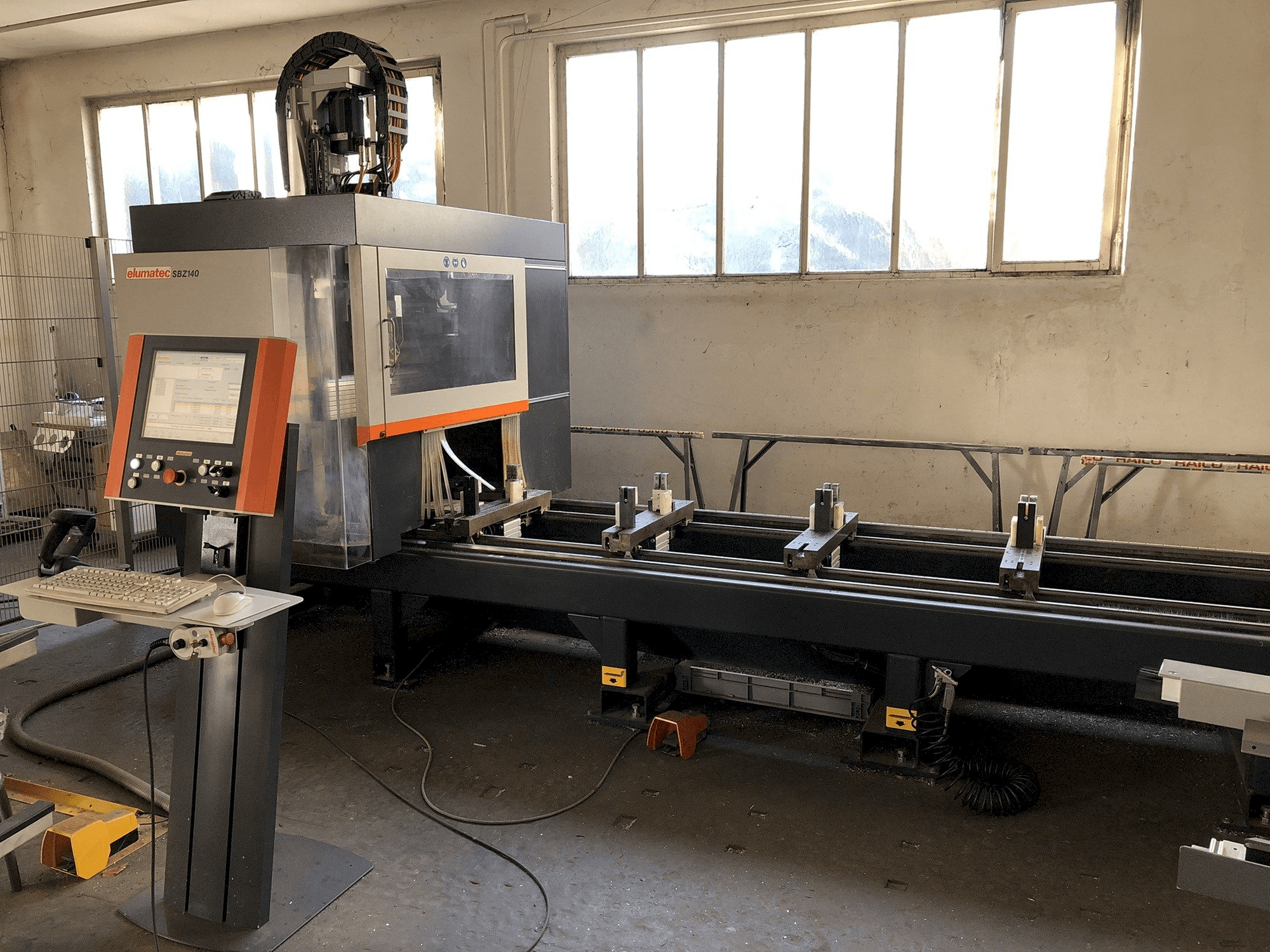 Vista frontale della macchina Elumatec SBZ 140/60